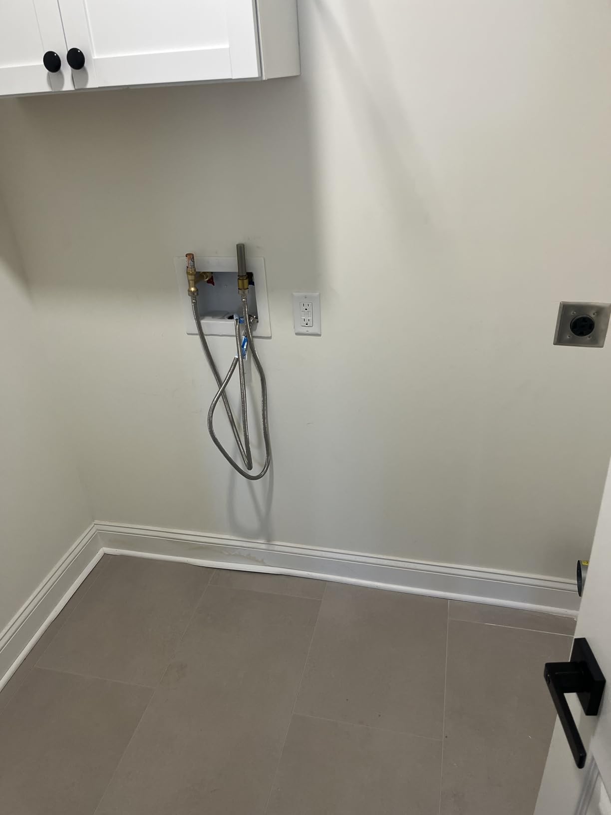 Lareko 54 Sq.Ft,Wood Peel and Stick Floor Tiles,36 Pack Grey Vinyl Flooring (No Adhesive Residue) 36x6 Waterproof and Non-Slip Laminate Flooring for Renters Bathroom, Living Room (Dustgrey) customer photo 2