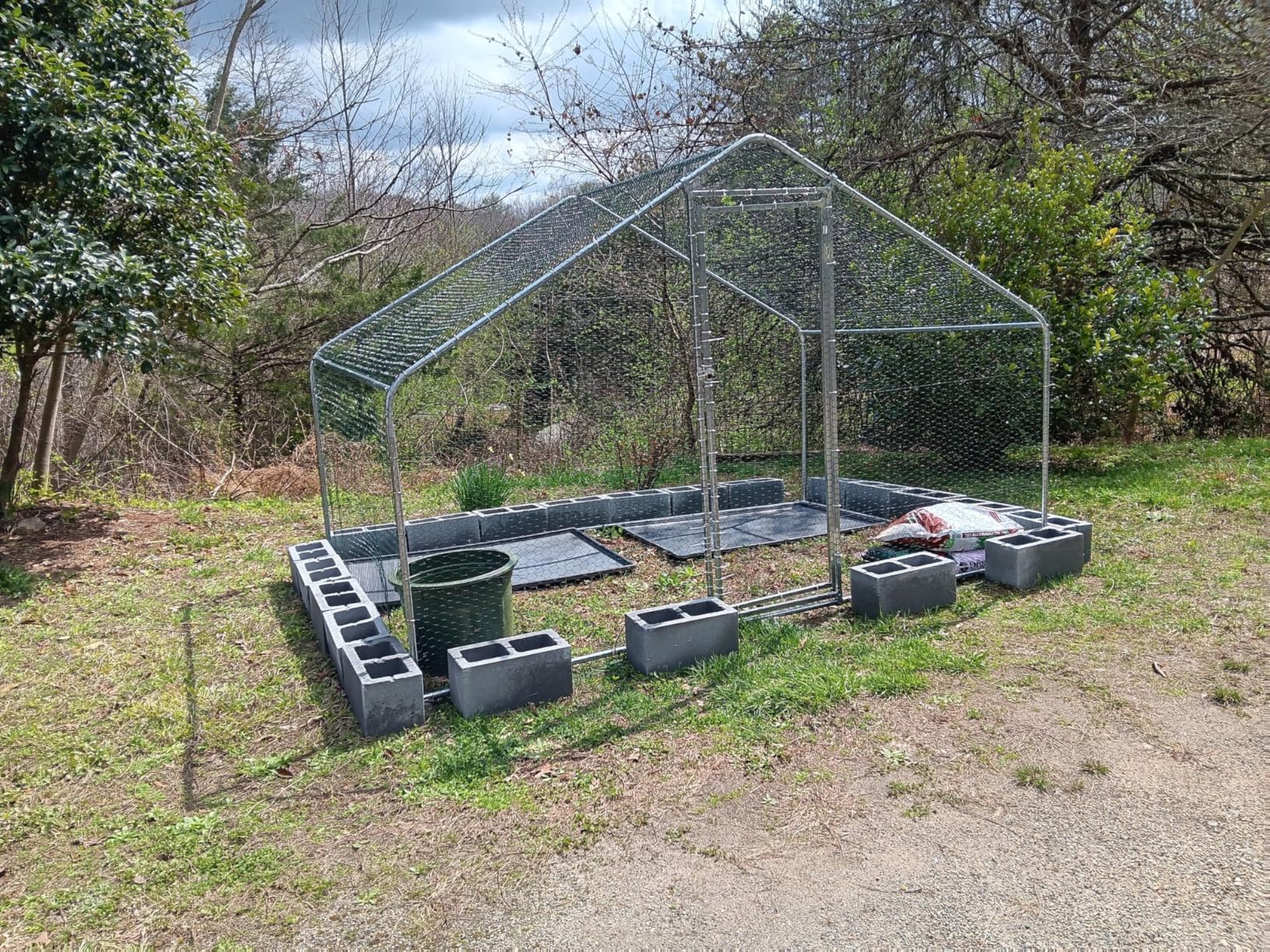 Chicken Coop 9.8x6.5x6.5ft Large Metal Chicken Run for 6/10 Chickens Poultry Cage with Stability Corner Braces & Rear Support Pole, Roosting Perch, Walk-in Chicken Pen for Yard customer photo 2