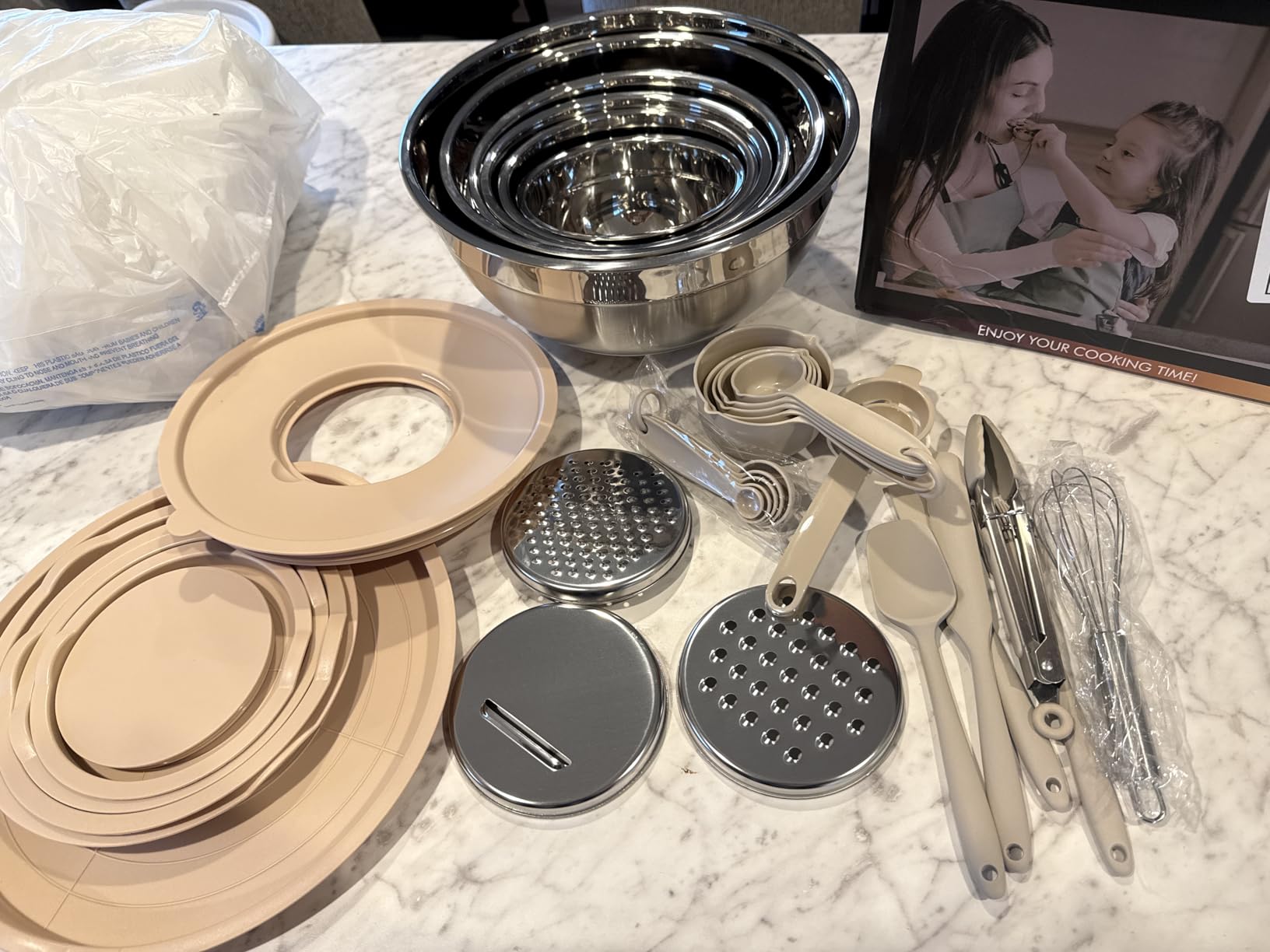 Mixing Bowls with Airtight Lids Set, 26PCS Stainless Steel Bowls with Grater Attachments, Non-Slip Bottoms customer photo 2