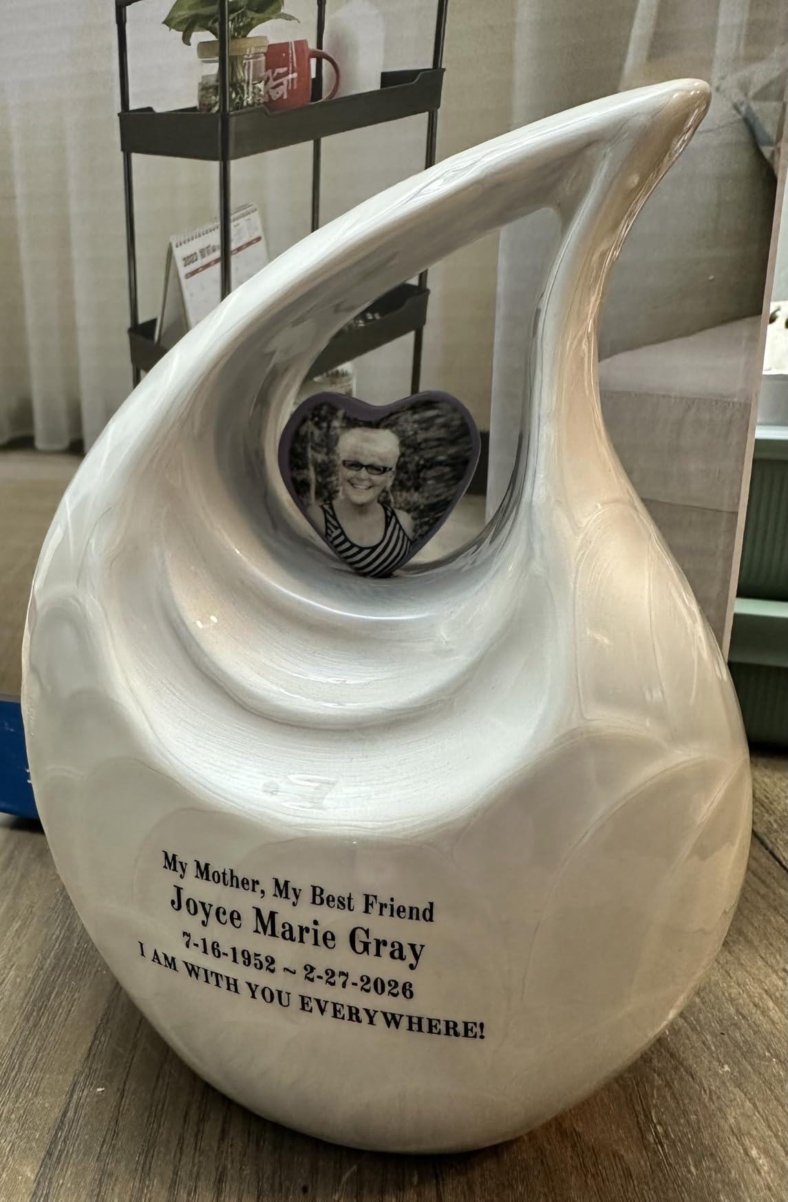 Teardrop Heart Urn for Human Ash | Cremation Urns Ashes | Urn for Human Ashes | Decorative Cremation Urn | Large | 2.5 Litre Capacity | White - Golden customer photo 2
