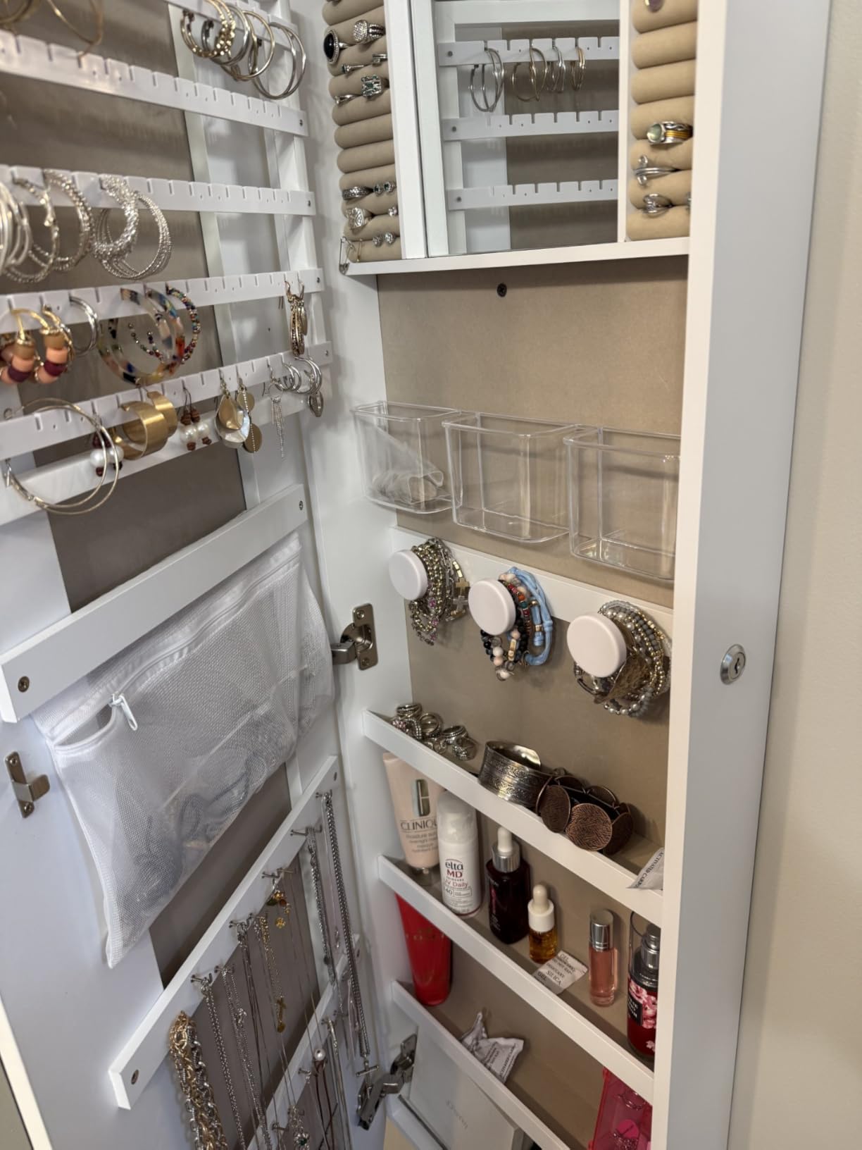 SONGMICS Jewelry Organizer, LED Jewelry Cabinet Wall/Door Mounted, Lockable Rounded Wide Mirror with Storage, Interior Mirror, White Surface with Greige Lining customer photo 1