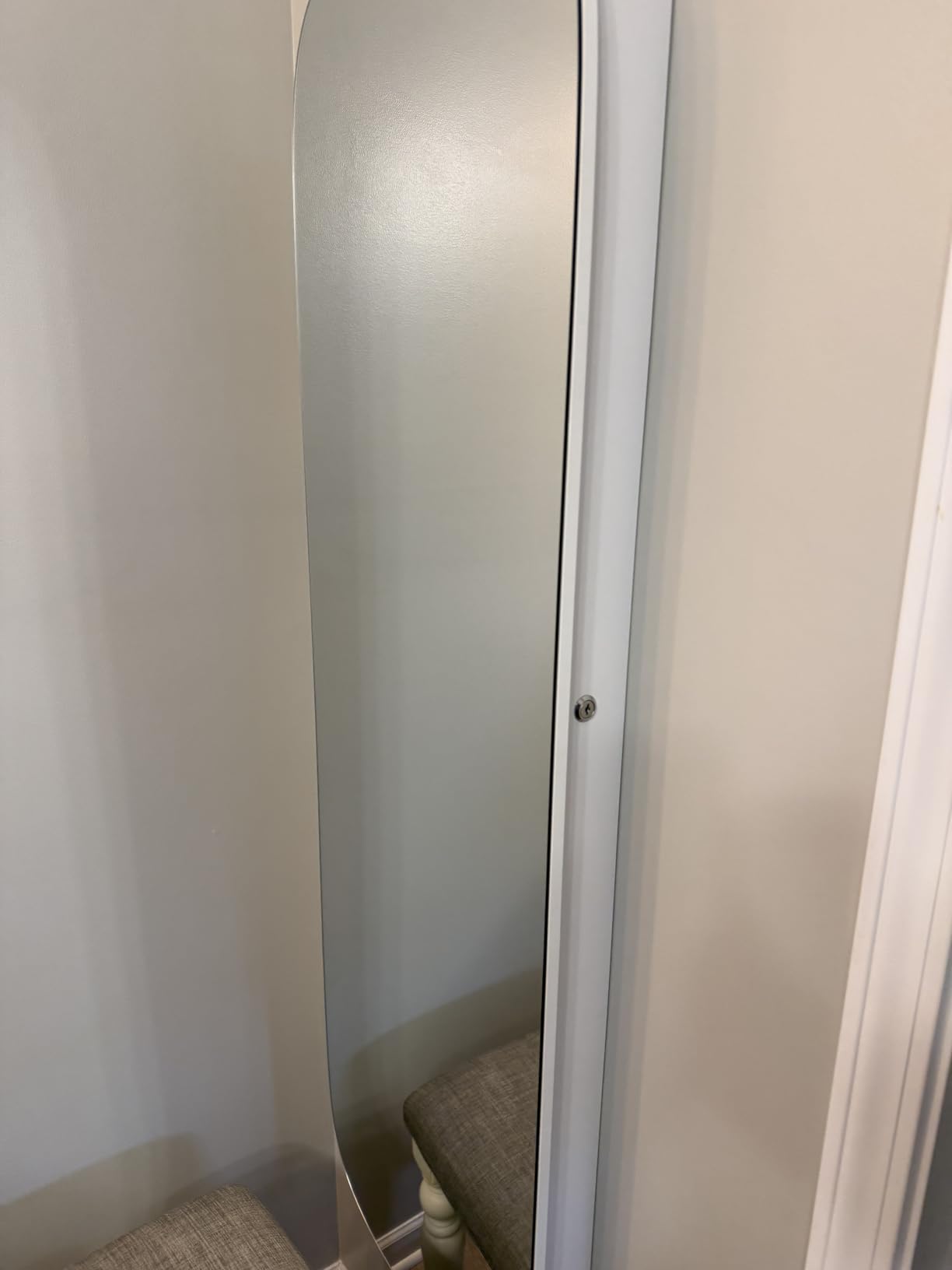 SONGMICS Jewelry Organizer, LED Jewelry Cabinet Wall/Door Mounted, Lockable Rounded Wide Mirror with Storage, Interior Mirror, White Surface with Greige Lining customer photo 2