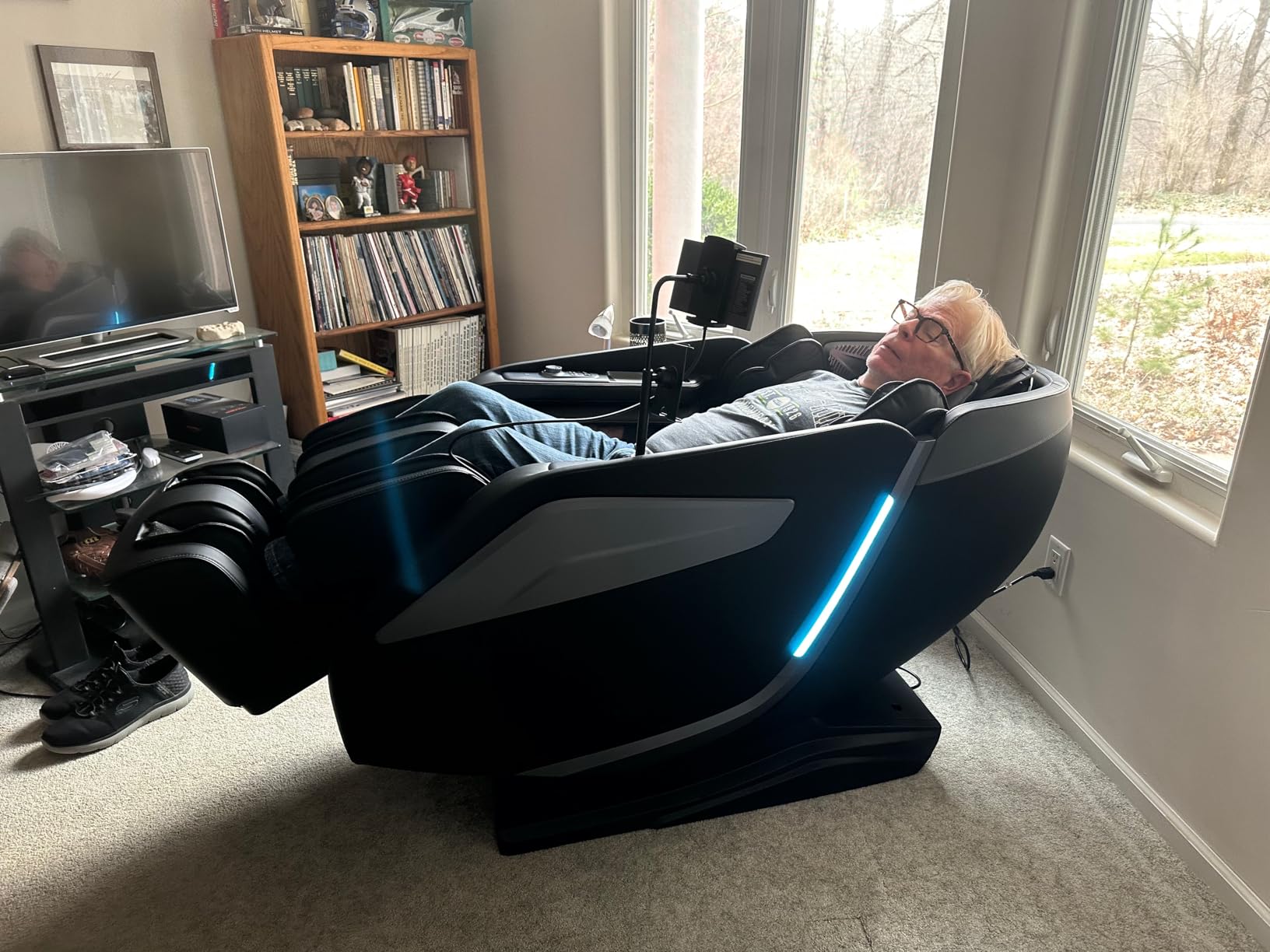HealthRelife 4D Massage Chair Full Body Zero Gravity Recliner - 55 inch SL-Track, 15 Auto Modes, 11 Massage Technique, 40 Airbags Massage, with Yoga Stretch, APP Control, Shiatsu Foot Massage(Black) customer photo 1