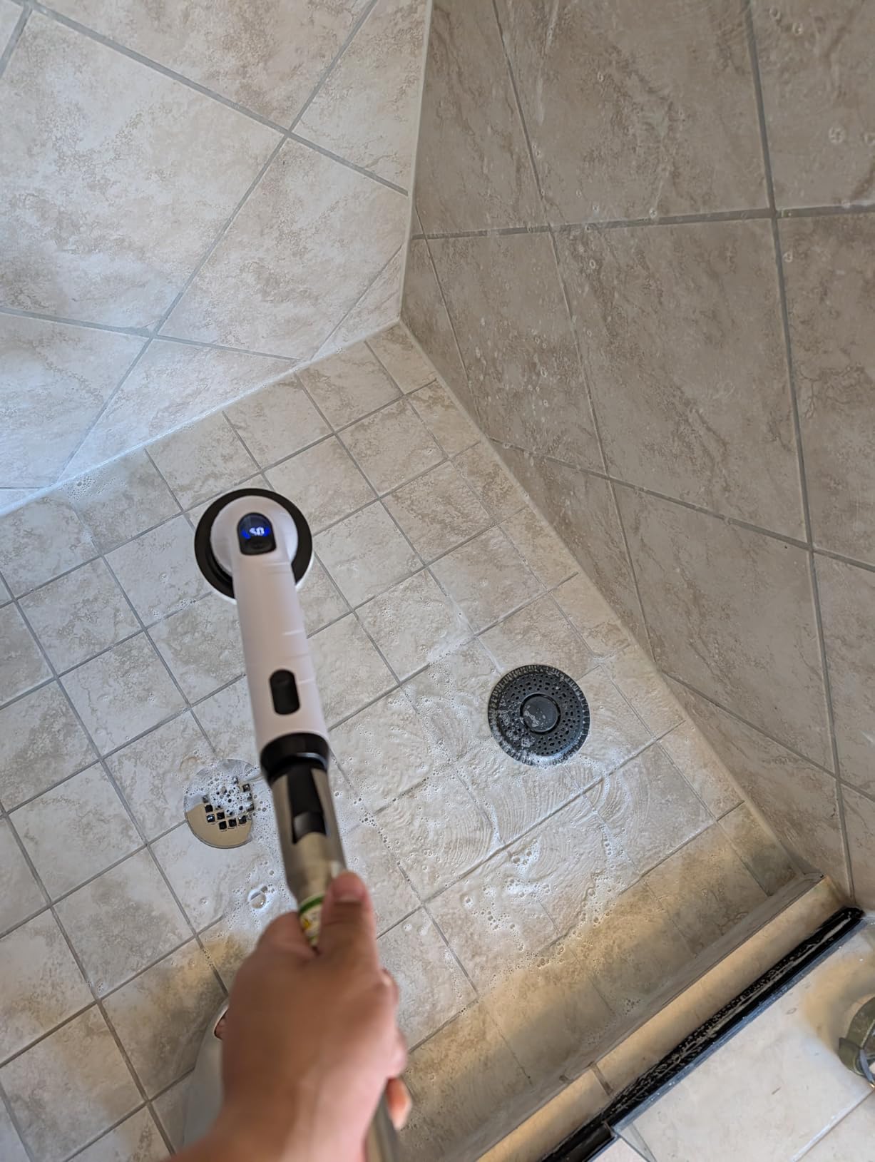 TUYU Electric Spin Scrubber, Full-Body IPX7 Waterproof Bathroom Scrubber with Power LCD Display, Adjustable Extension Handle, Cordless Shower Cleaner Brush for Bathtub Kitchen Wall Cleaning customer photo 1