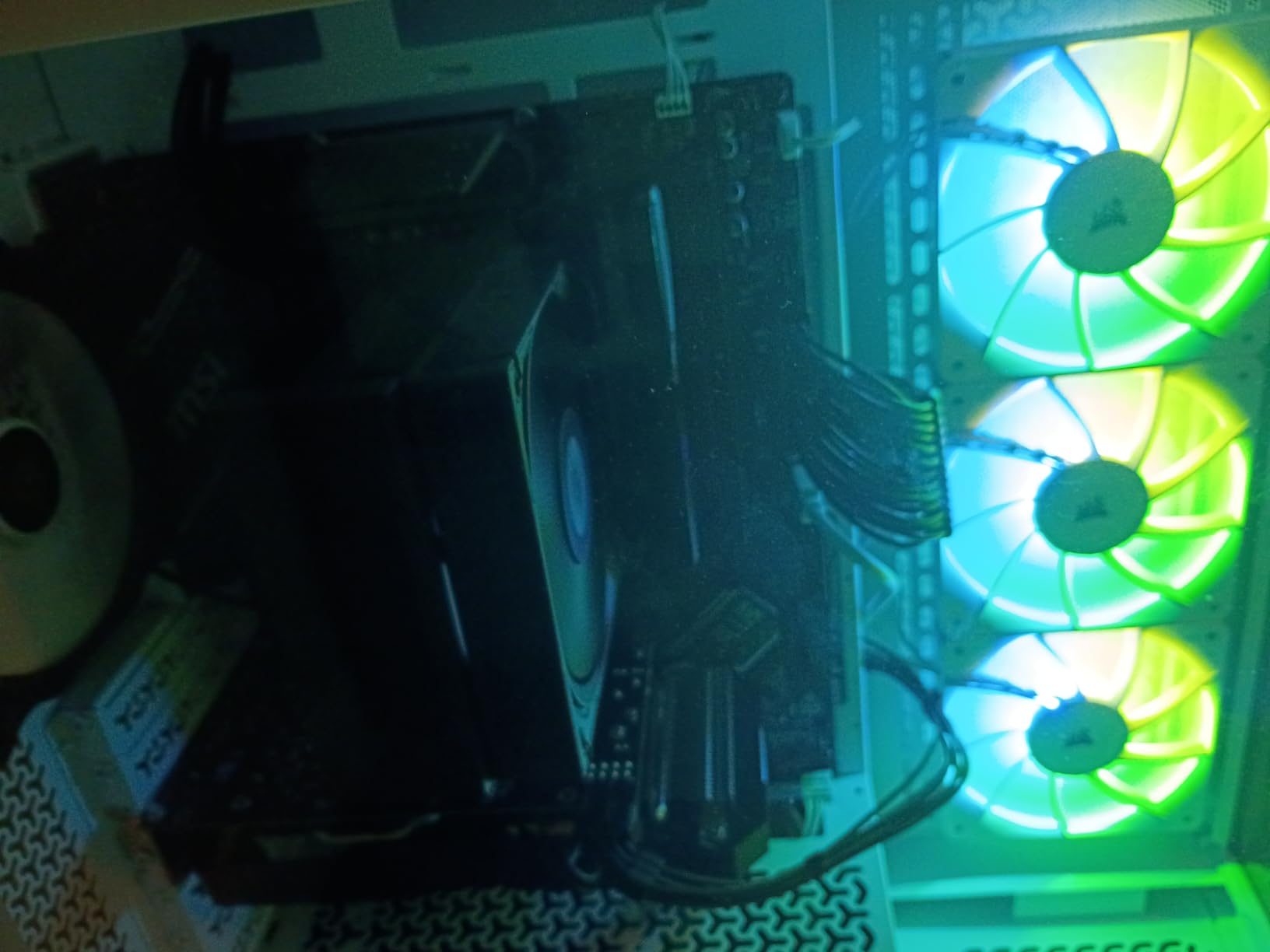 MSI B650 Gaming Plus WiFi Motherboard AMD B650 Socket AM5 ATX customer photo 1