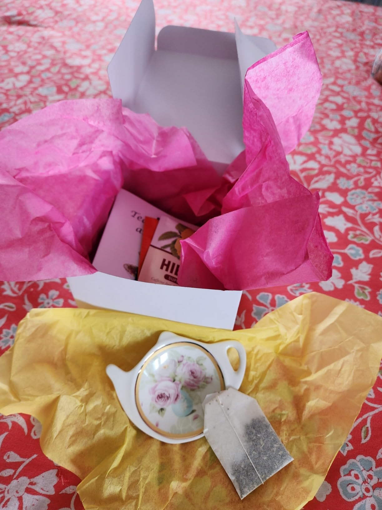 SOCOSY Vintage Flower Porcelain Tea Bag Holder Teapot Shaped Tea Bag Coaster, Little Spoon Rest Tea Accessories Resting Caddy Seasoning Dish for Sauce Dessert, 4 Inch-Roses-10 PCS customer photo 2