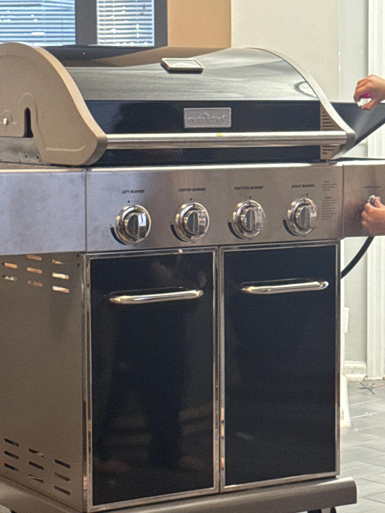 NutriChef Heavy-Duty 5-Burner Propane Gas Grill - Stainless Steel, 52,000 BTU, 4 Main Burners + Side, Electronic Ignition, Built-in Thermometer - NCGRIL2.5 customer photo 1