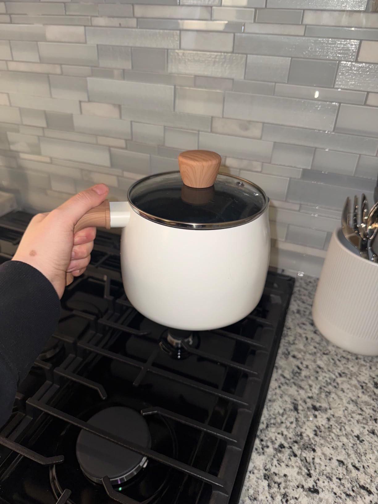 2.5 Quart Non-stick Ceramic Sauce Pan with Lid, Small Milk Pots for Cooking with Pour Spout, Aluminum stock Pot Wood Handle for kitchen, PFAS-Free, White customer photo 1