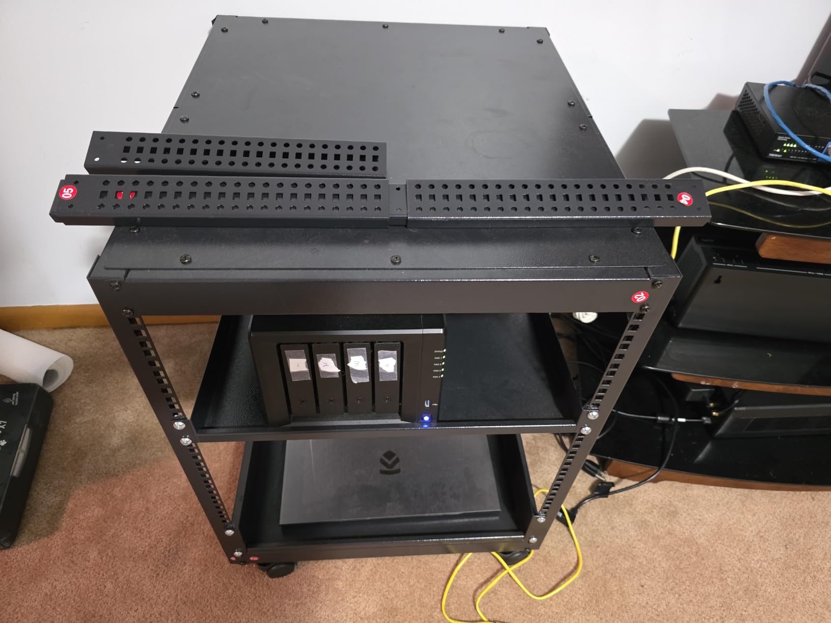 VEVOR 15U Open Frame Server Rack, 23''-40'' Adjustable Depth, Free Standing or Wall Mount Network Server Rack, 4 Post AV Rack with Casters, Holds All Your Networking IT Equipment AV Gear Router Modem customer photo 1