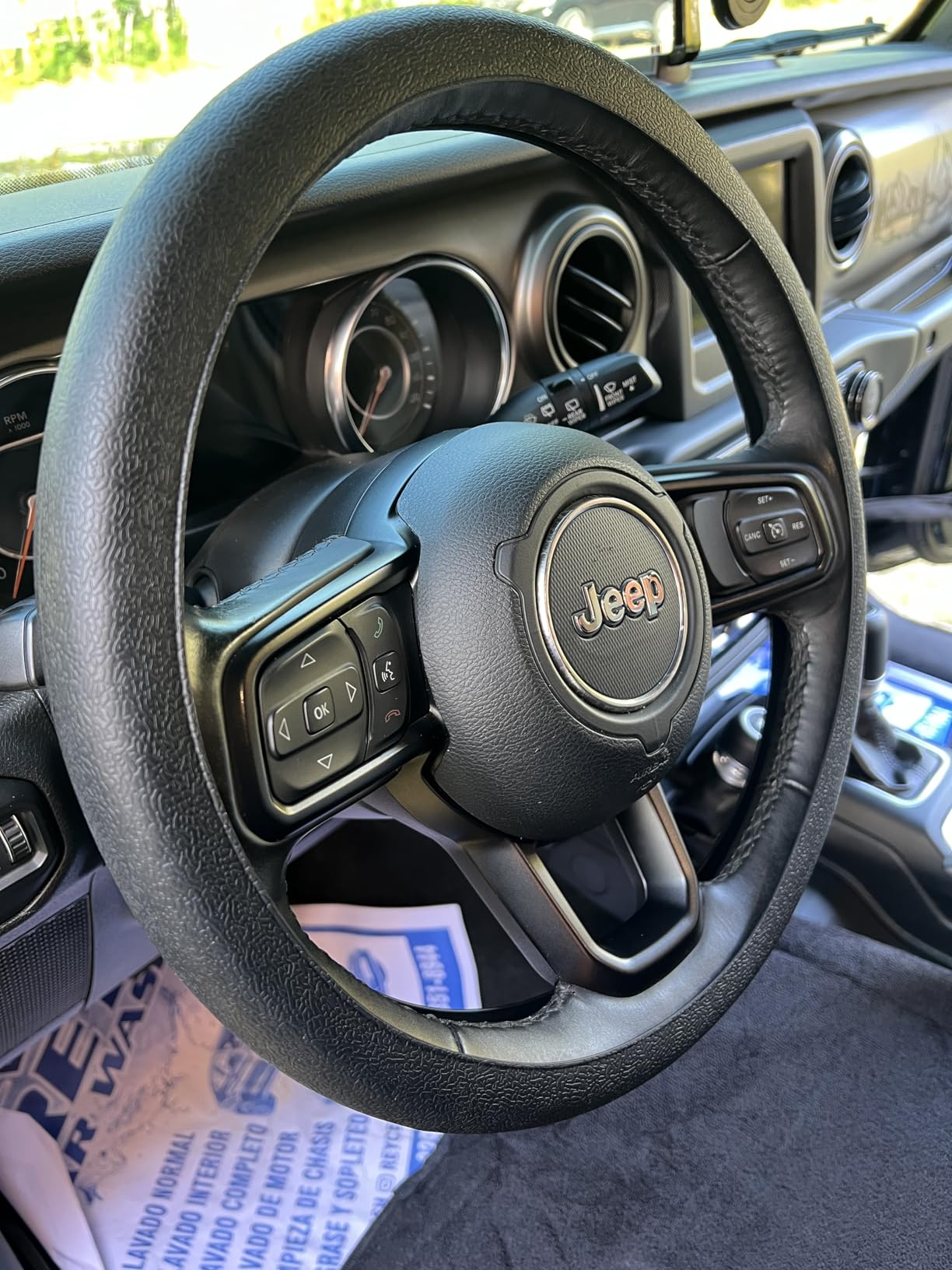 LRITER Car Steering Wheel Cover, Non-Slip Silicone Material, Multiple Color Choices, Universal Auto Parts Steering Wheel Cover, Suitable for Most Cars (Black) customer photo 2