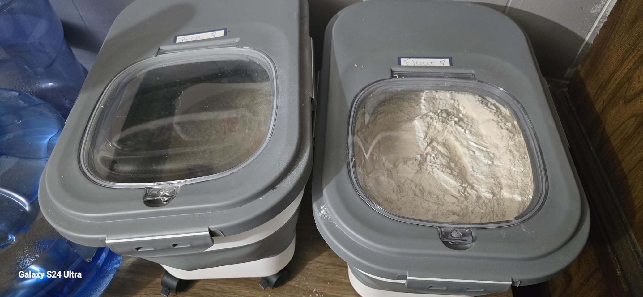 20-30 Lbs Rice Storage Container, Collapsible Food Storage Containers with Rolling Wheel Airtight Locking Lid, Flour Storage Container with Cup and Scoop, Suitable for Food, Rice, Pet Food, Flour customer photo 1