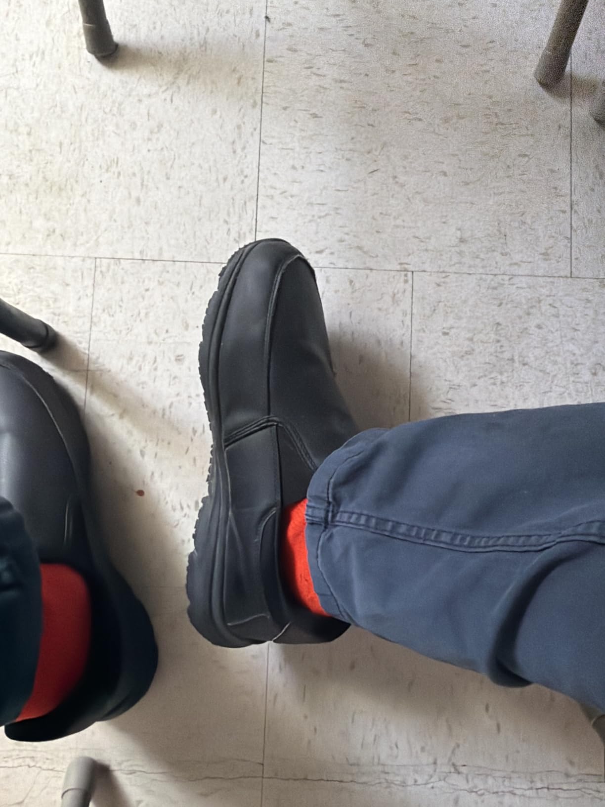HISEA Non Slip Work Shoes for Men, Water & Oil Resistant Leather Slip on Kitchen Shoes, Comfortable Mens Slip Resistant Chef Shoes for Restaurant Food Service, Lightweight Walking Shoes, Black customer photo 1