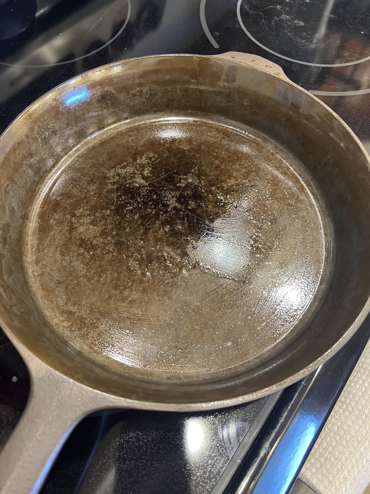 Field Company No.6 Cast Iron Skillet - 8.38-Inch Pre-Seasoned Frying Pan, Lightweight & Smooth, Made in USA customer photo 1