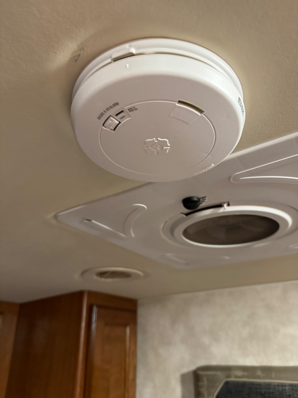 First Alert SMCO210, 10-Year Sealed Battery Combination Smoke & Carbon Monoxide Alarm with Slim Profile Design, 1-Pack customer photo 2