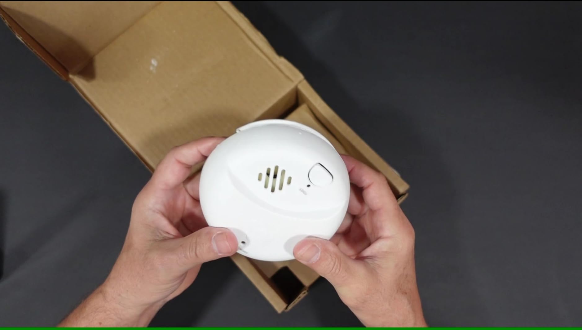 First Alert Smoke Alarm, 10-Year Sealed Battery Detector with Test & Silence Button, SMI110, 1-Pack customer photo 1