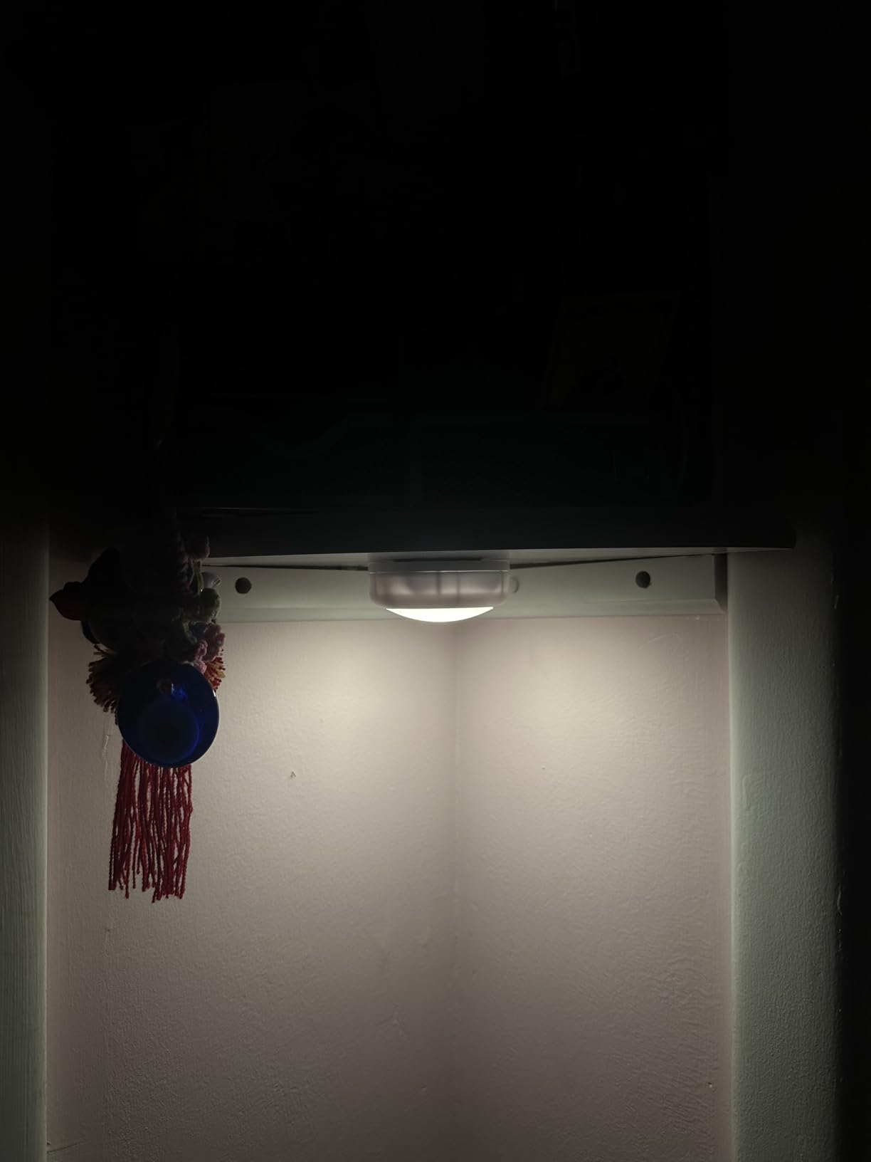 BLS LED Puck Lights with Remote Control, Wireless Under Cabinet & Closet Lighting, RGB 13 Color Changing Lights with Dimmer, Timer & AA Battery Operated, 6 Pack customer photo 2