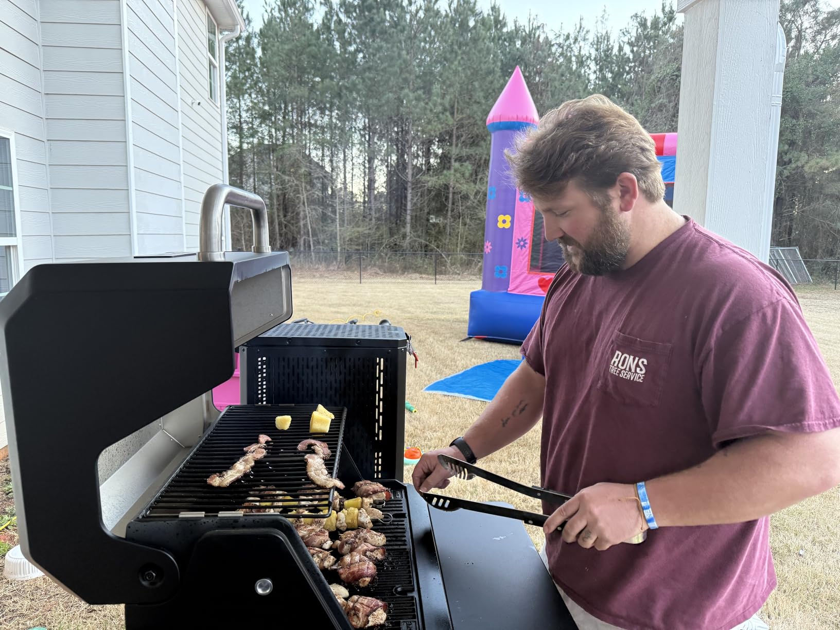 Masterbuilt Gravity Series 600 Smoker Grill - Digital Charcoal Grill, WiFi Technology, GravityFed Charcoal Hopper, 600 Cooking Sq. Inches, Black customer photo 1