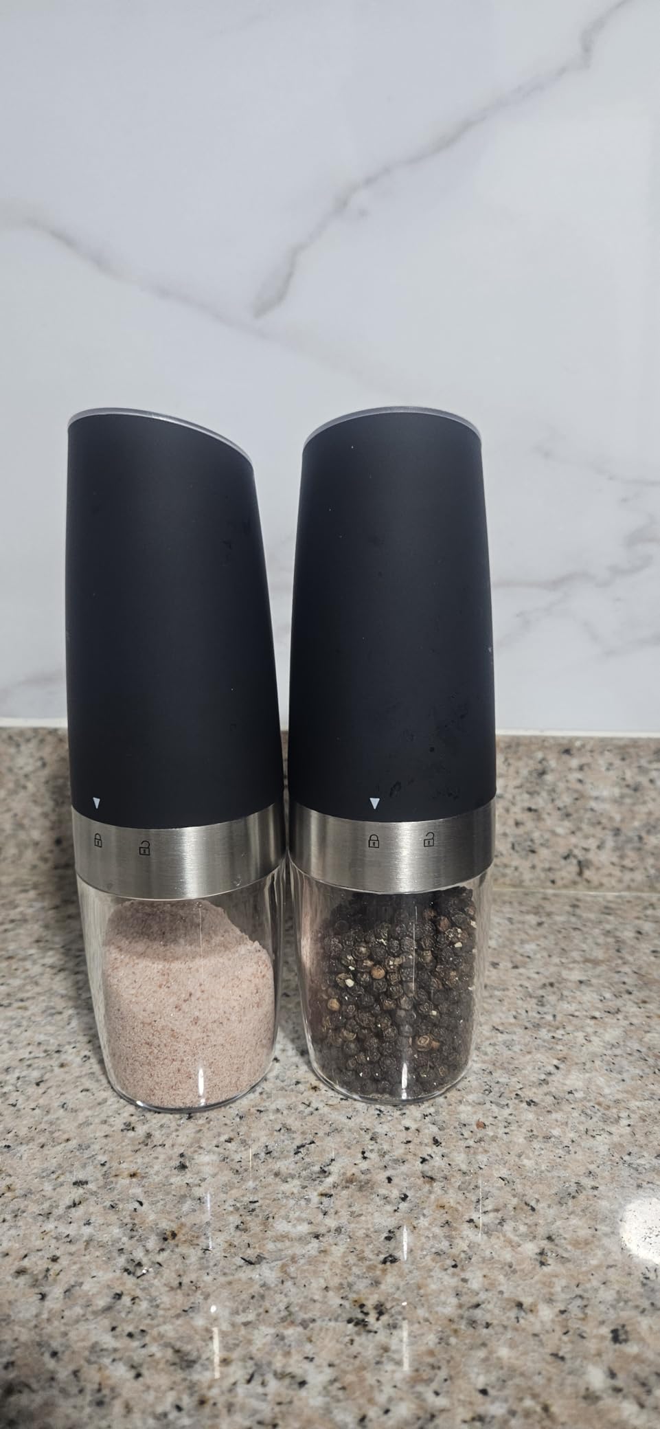 Gravity Electric Salt and Pepper Grinder set of 2, Automatic Salt And Pepper Grinder Set, Adjustable Roughness, Battery Powered, LED Light, 2 Pack (Black) customer photo 2