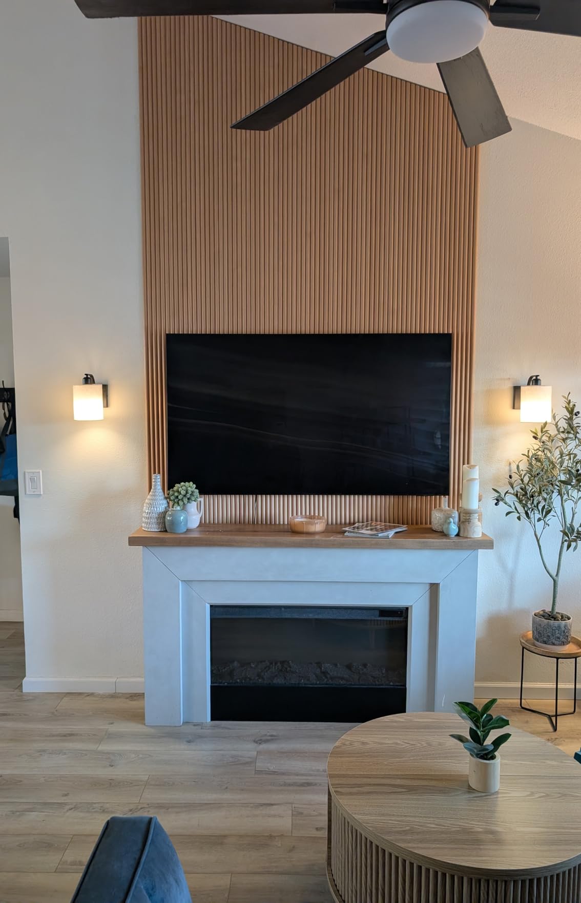 Art3d Slat Wood Wall Paneling for Interior and Ceiling Decoration - Pack of 4pcs + 1pc End-Trim, Size 108 x 5.7in.- Oak customer photo 2