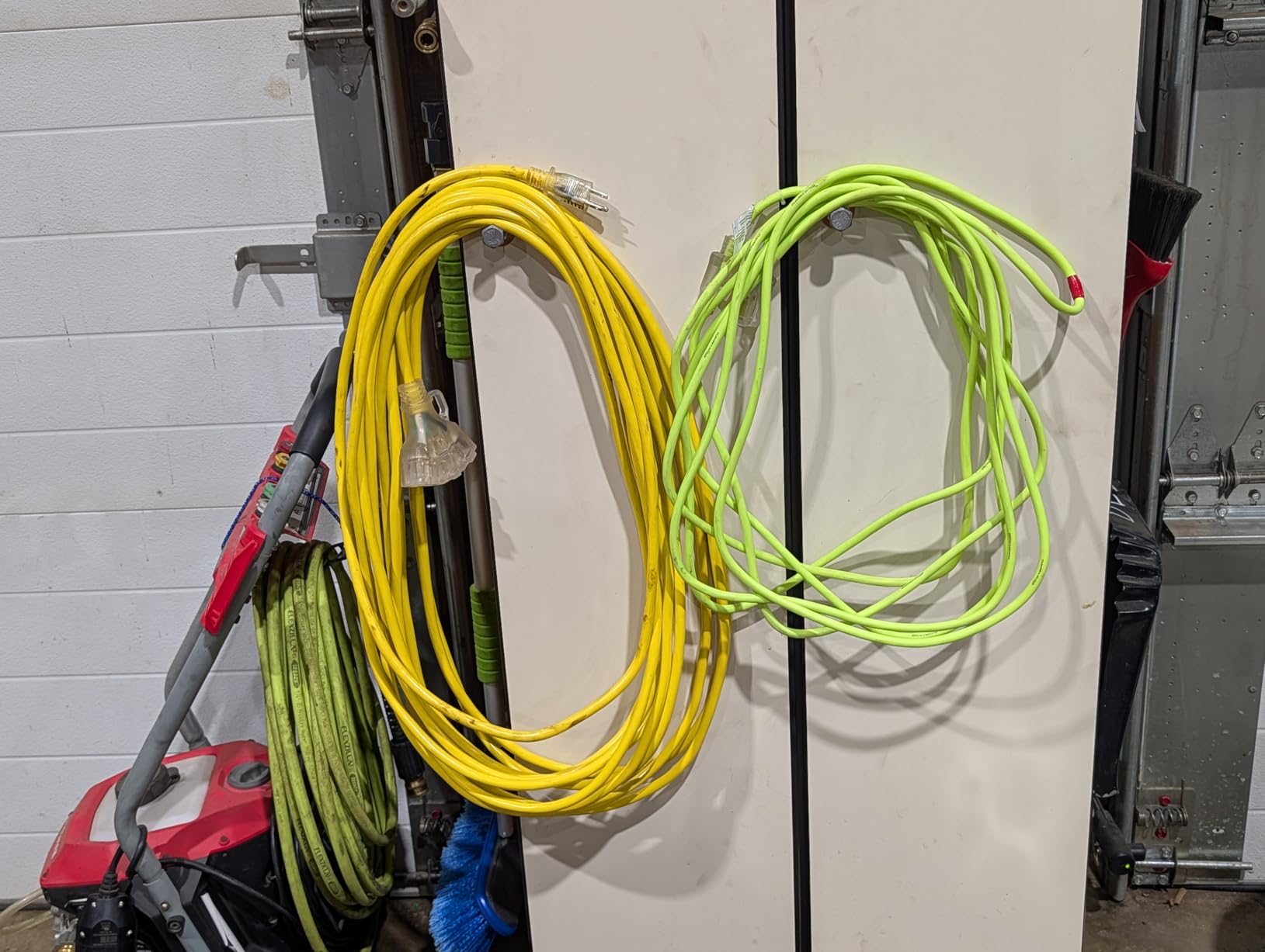 25 FT 12/3 Gauge Outdoor Extension Cord with Multiple Outlets Light Indicator, Flexible 3 Outlet Weatherproof Heavy Duty Extension Cord Waterproof Yellow, 15A 1875W 12AWG SJTW, ETL Listed customer photo 1