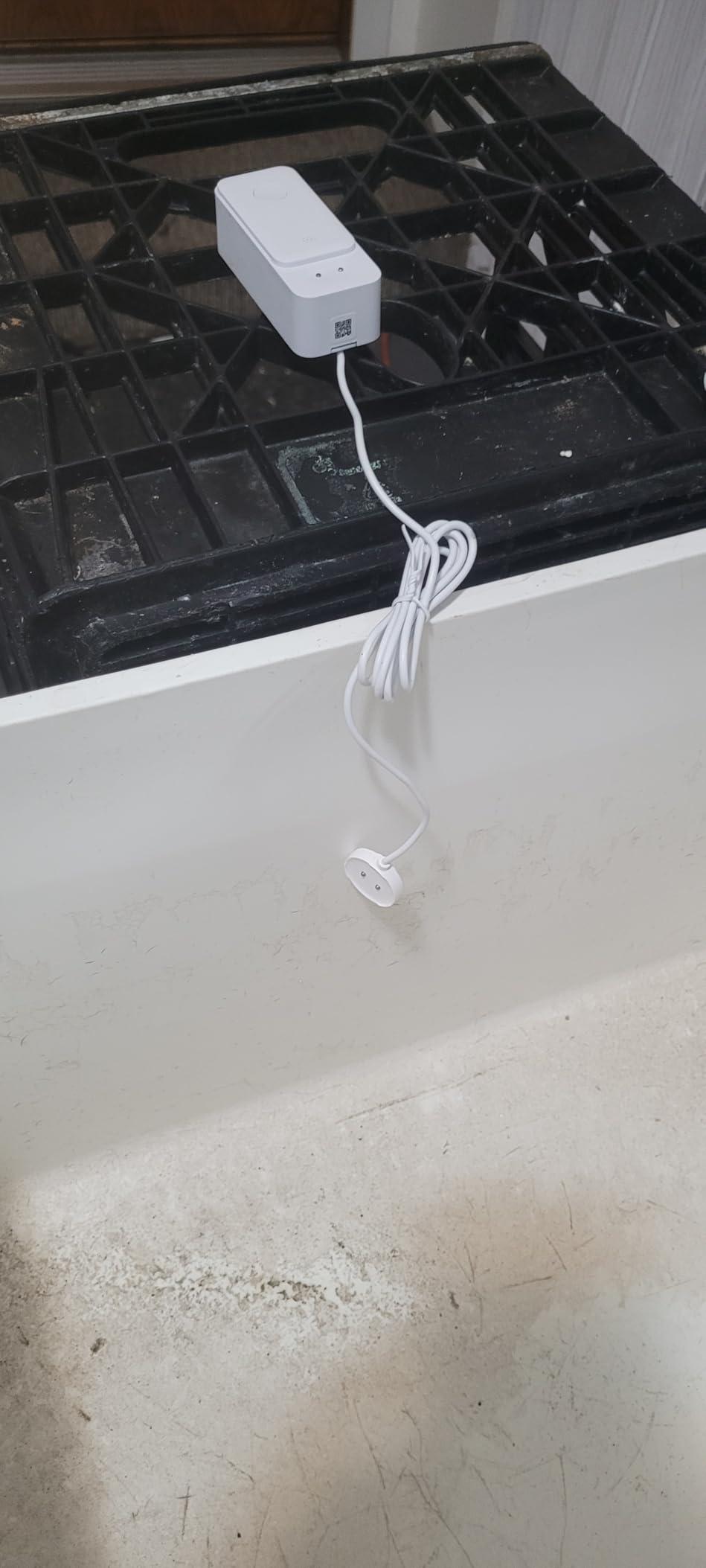 SwitchBot WiFi Water Leak Detector, Smart Water Sensor with 100dB Adjustable Alarm&App Alerts, IP67 Waterproof, Detector for Home with Cable, No Hub Required (Support 2.4G) (White, Pack, 1) customer photo 2