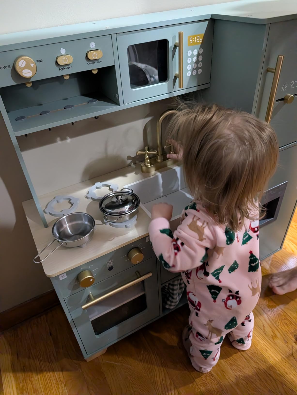 ROBUD Play Kitchen for Kids Toddlers, Wooden Play Kitchen with Realistic Accessories, Toy Kitchen Set with Plenty of Play Features, Modern Style Toy Kitchen for Girls & Boys, Gift for Ages 3+, Pink customer photo 1