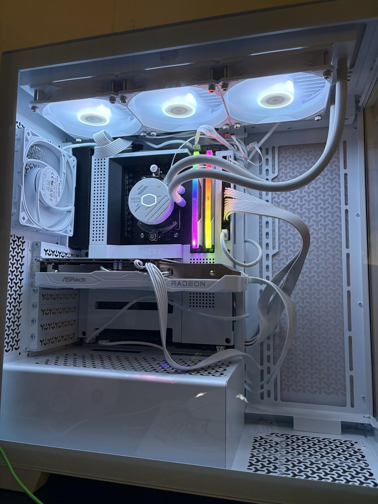 CORSAIR RM750x Shift Fully Modular ATX Power Supply - 80 Plus Gold - ATX 3.1 - PCIe 5.1 - Zero RPM - Side Interface - White customer photo 1