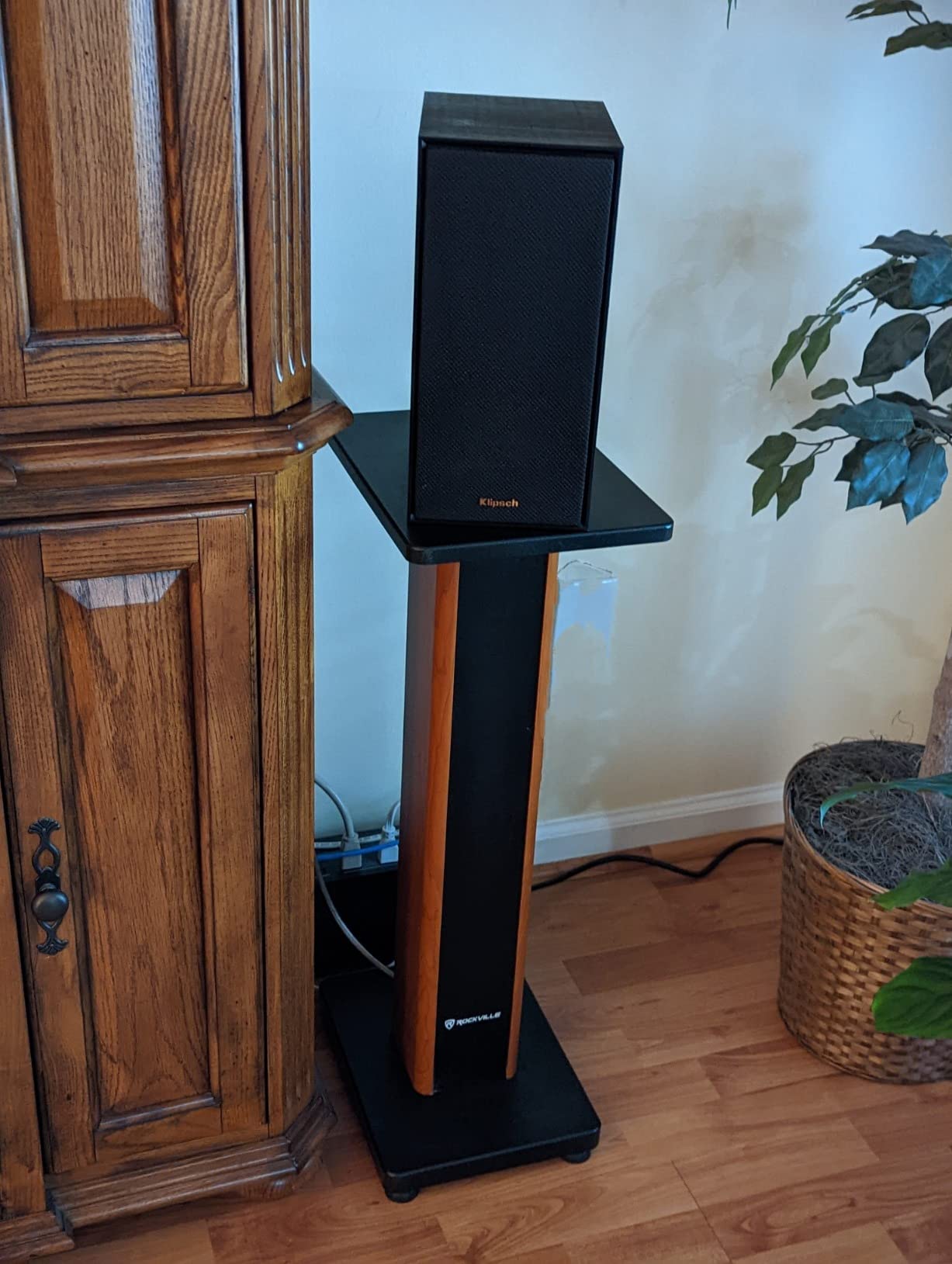Rockville Pair RHT28D 28 inch Bookshelf Speaker Stands, Dark Wood Grain, 60 lbs Capacity, Sand-Fillable Design, Dual Platform Sizes, Anti-Slip Pads, for Home Theater and Studio Monitors customer photo 1
