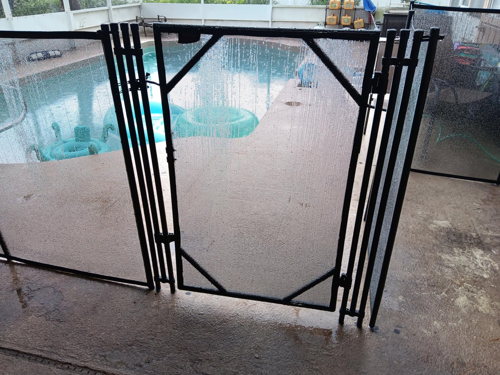 VEVOR Pool Fence, 4 x 12 FT Pool Fences for Inground Pools, Removable Pool Fencing, 340gms Teslin PVC Pool Fence Mesh, Black customer photo 1