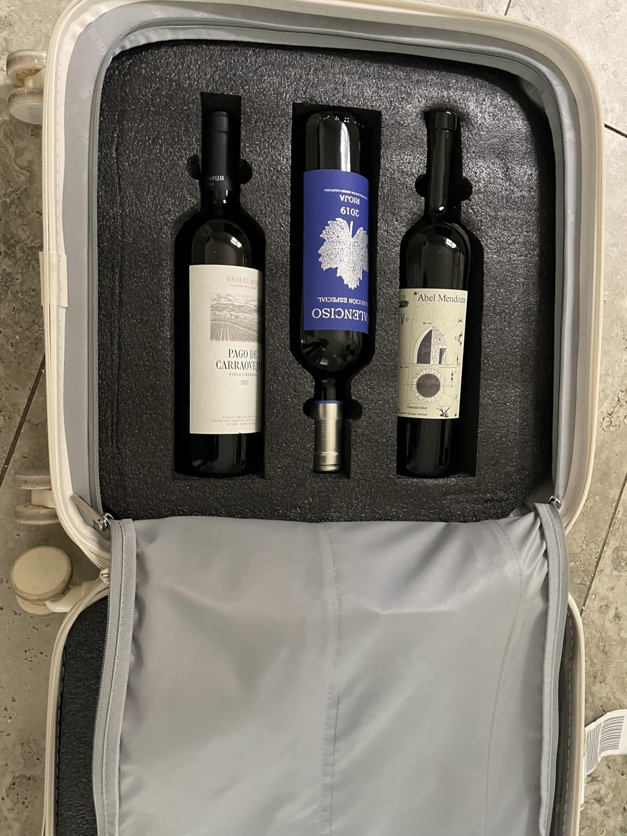 Wine Suitcase - 6 Bottle Travel Case with TSA Lock, Removable Inserts and Silent Spinner Wheels customer photo 1