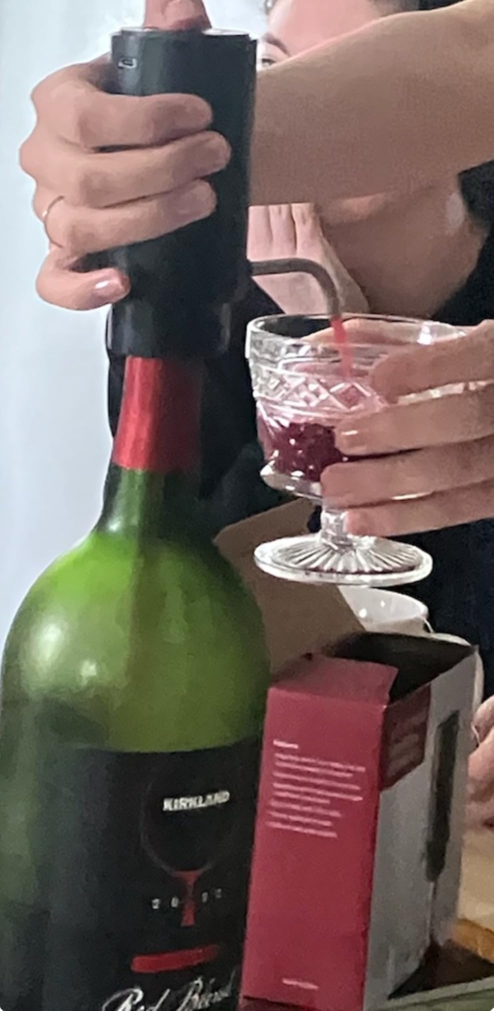 MolaMolamoy Wine Aerator Electric Wine Decanter Automatic Wine Aerator Portable One Touch Wine Dispenser Rechargeable Wine Pourer Wine Gifts for Wine Lovers and Parties customer photo 2