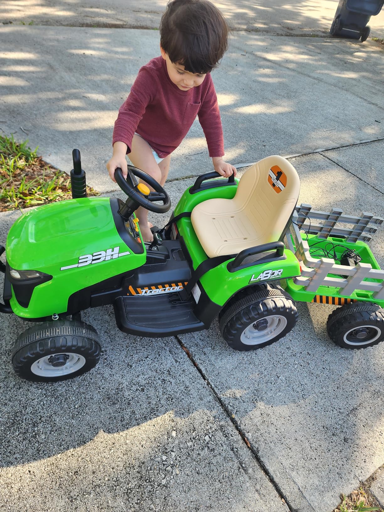 ARBELI 12V 7AH Ride on Tractor w/Tiltable Trailer & Remote Control, 2x45W Motors, Bluetooth, Music, Shifter, Electric Car for Kids Ages 2-5 (Green) customer photo 1