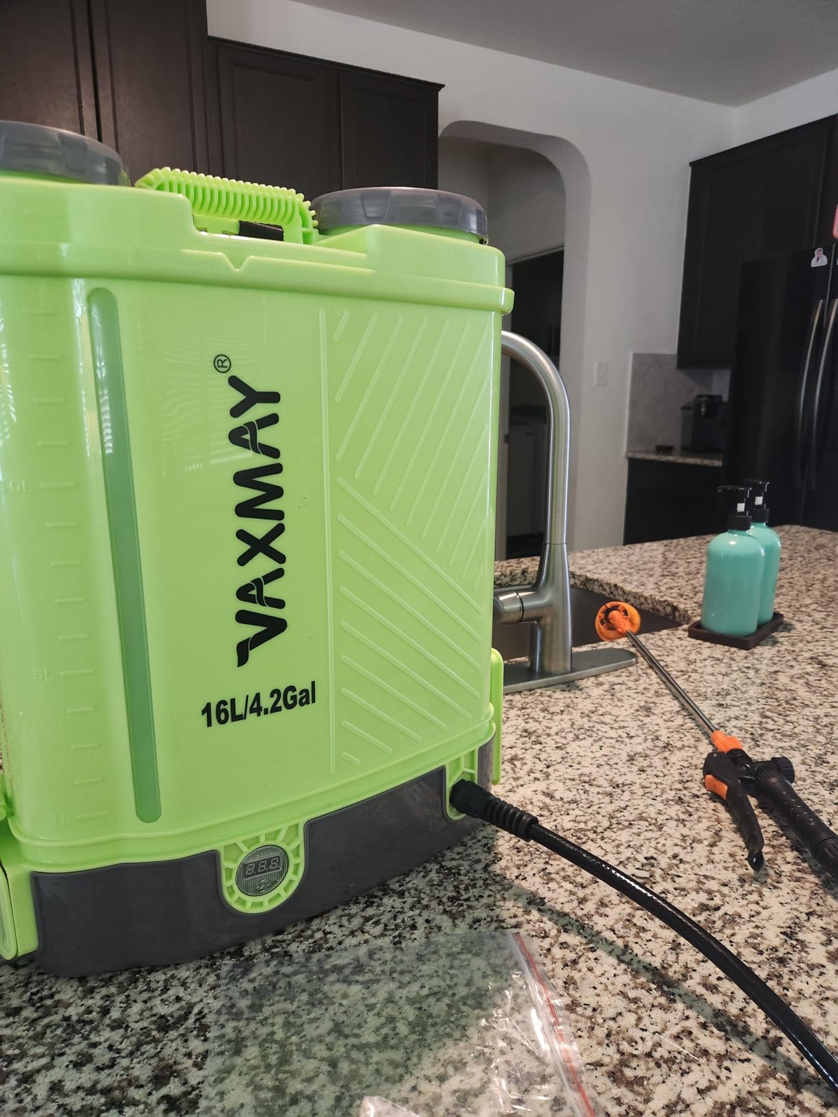 Battery Powered Backpack Sprayer 4 Gallon, VAXMAY 100 PSI Electric Garden Sprayer Works with Makita 18V Battery, Weed Yard Sprayer with Telescopic Wand, 5 Nozzles, 2.6 Ah Battery & Charger Included customer photo 2