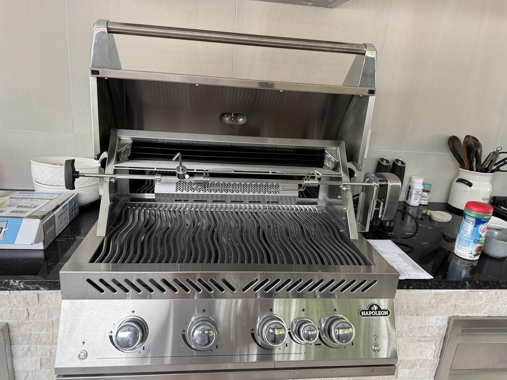 Napoleon Built-In 700 Series 32-inch Natural Gas Grill Head with Infrared Rear Burner - BIG32RBNSS-1 - 4 Main Burners, Infrared Rear Burner, Stainless Steel, Included Rotisserie Kit customer photo 1