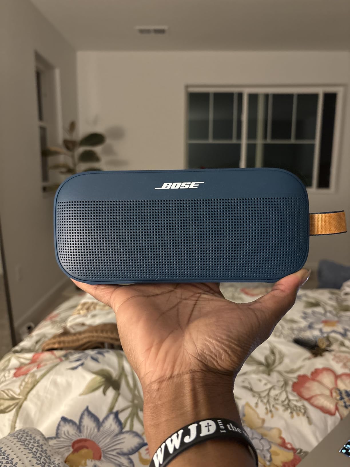 Bose SoundLink Flex Bluetooth Speaker (2nd Gen) - Portable Outdoor Speaker with Hi-Fi Audio, Waterproof and Dustproof, USB-C, Up to 12 Hours Battery Life, Sandstone customer photo 1