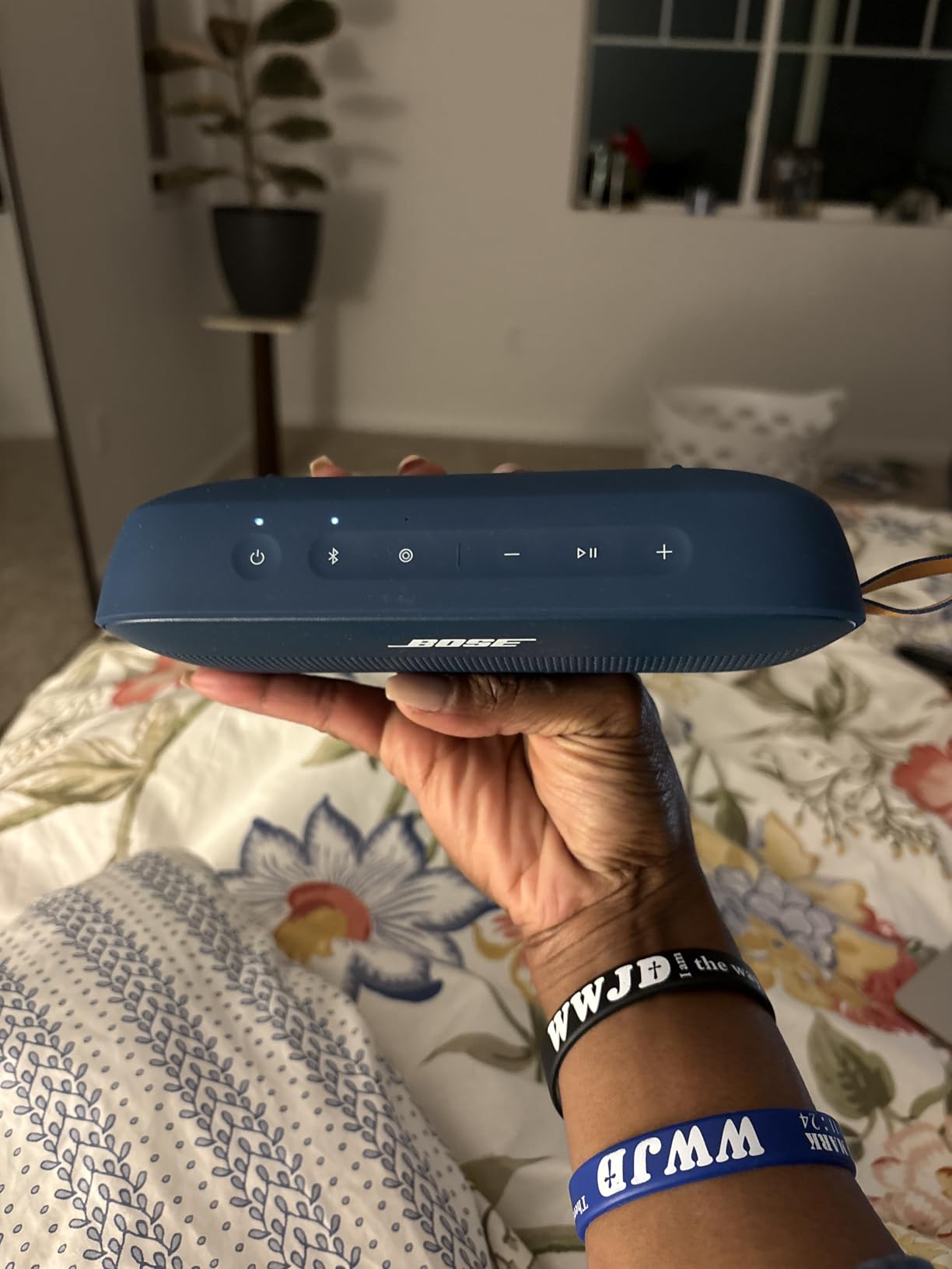 Bose SoundLink Flex Bluetooth Speaker (2nd Gen) - Portable Outdoor Speaker with Hi-Fi Audio, Waterproof and Dustproof, USB-C, Up to 12 Hours Battery Life, Sandstone customer photo 2