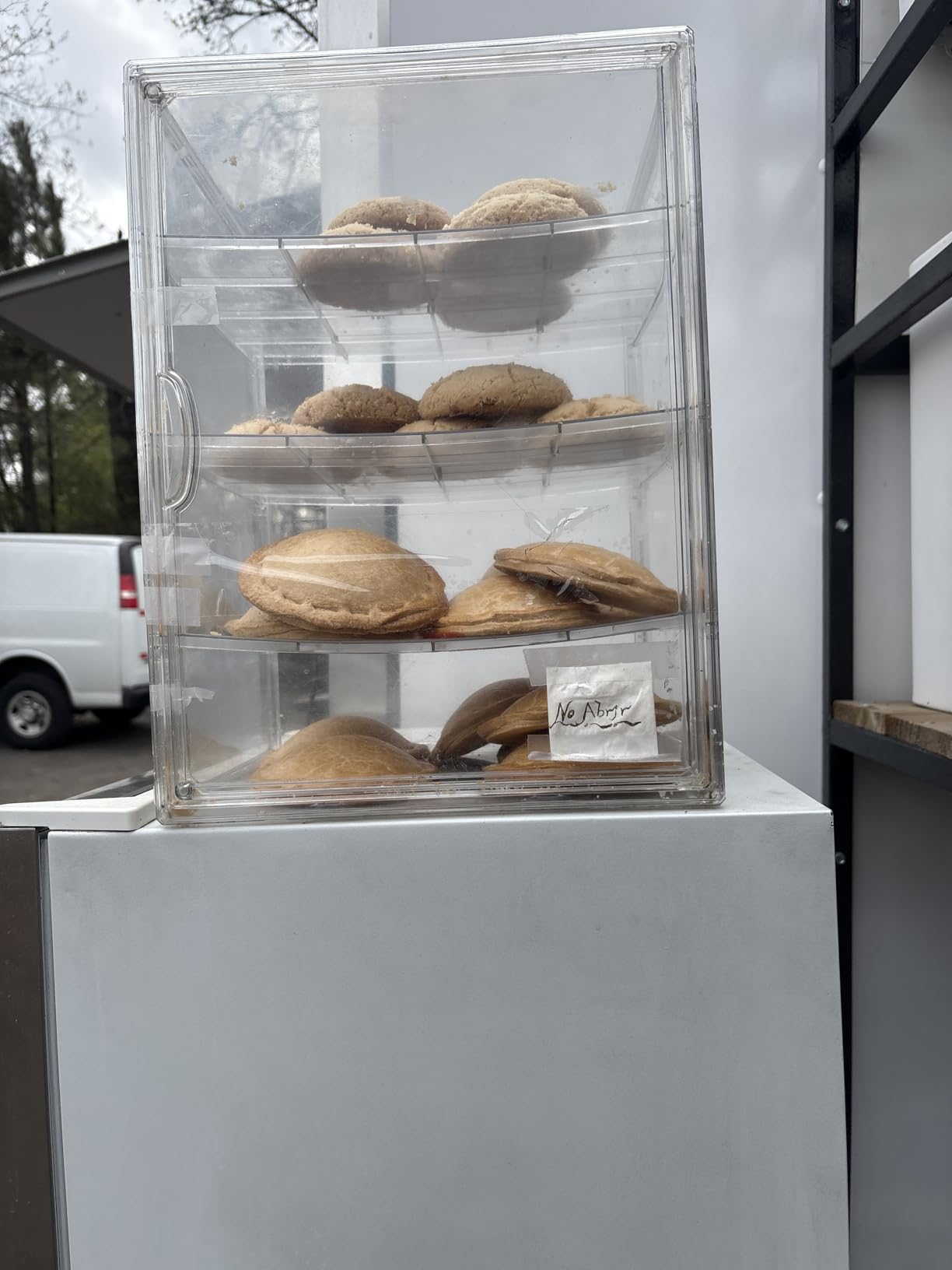 SANKEU Pastry Display Case,Bread Box for Kitchen Countertop,4 Layers Adjustable Clear Bread Storage with Magnetic Door Bakery Pastry Display15.5x11.4x9.8inch, 1 Pack customer photo 1
