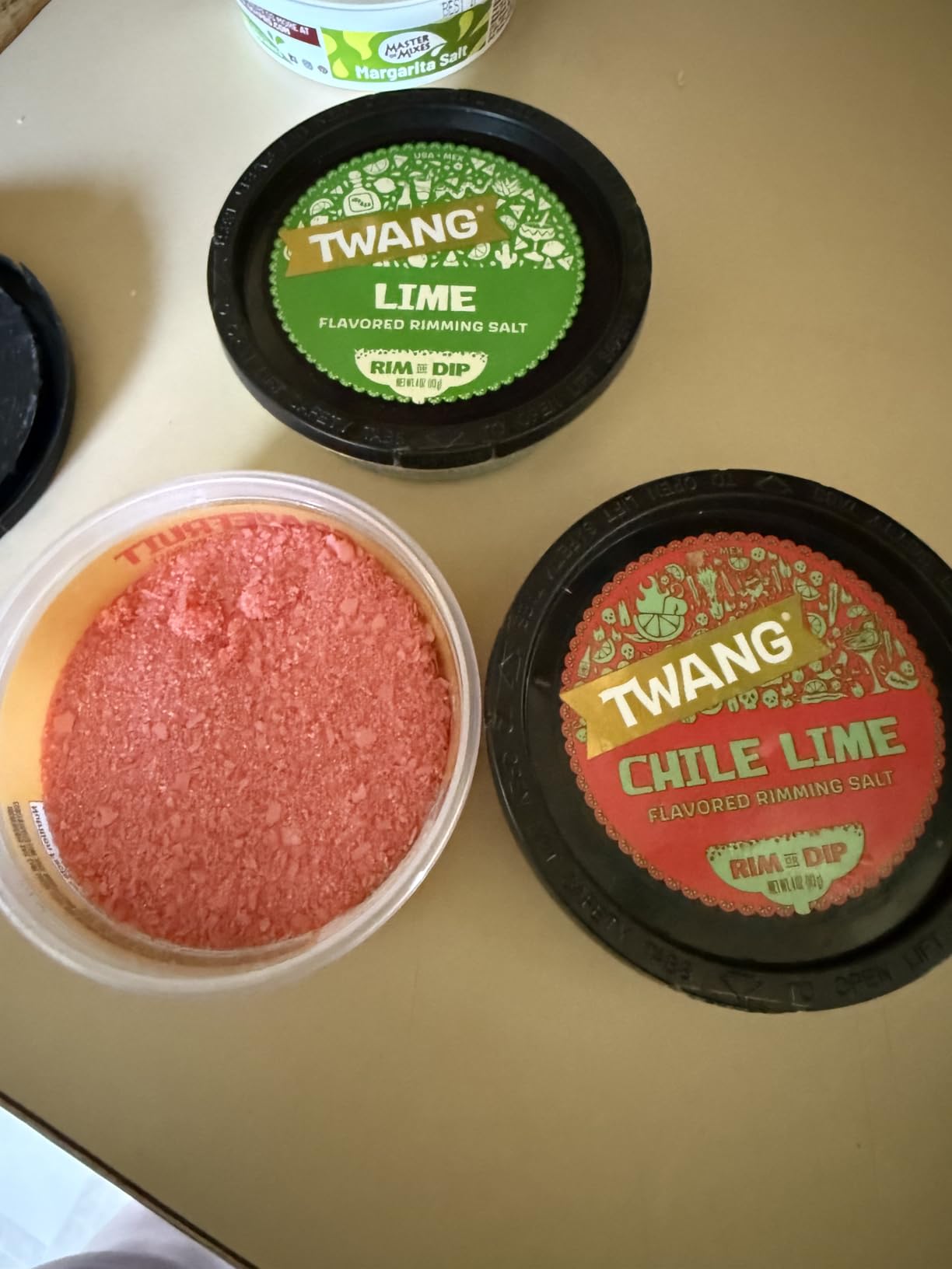 Twang Flavored Salt Rimmer, Grapefruit, for Margaritas, Mocktails, Smoothies and Micheladas, 4 Ounce (Pack of 1) customer photo 1