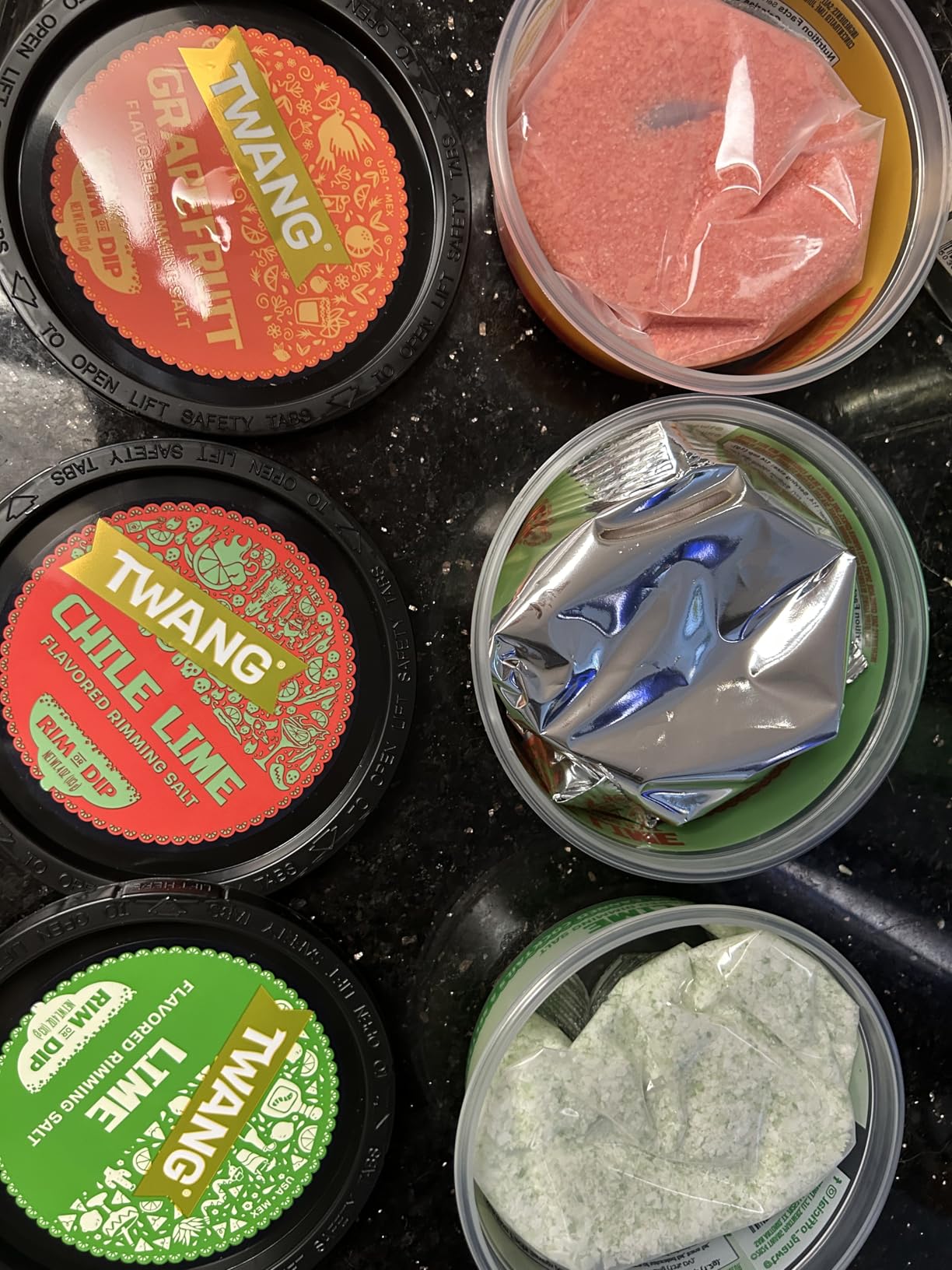 Twang Flavored Salt Rimmer, Grapefruit, for Margaritas, Mocktails, Smoothies and Micheladas, 4 Ounce (Pack of 1) customer photo 2