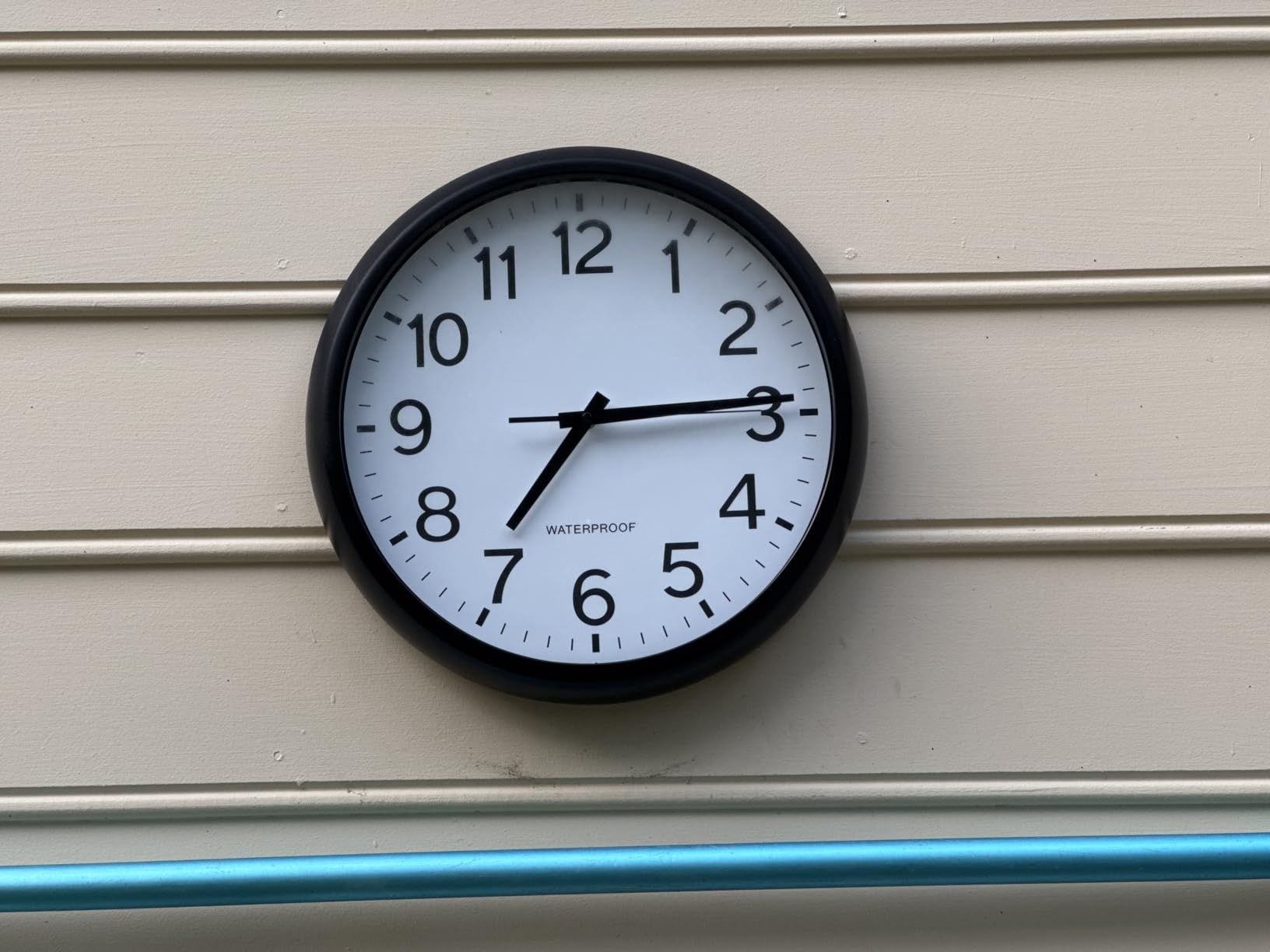 Caysie 16 Inch Sealed Large Outdoor Clock Waterproof, Silent Battery Operated Weatherproof Wall Clocks for Pool Patio Outside Home (Black) customer photo 2