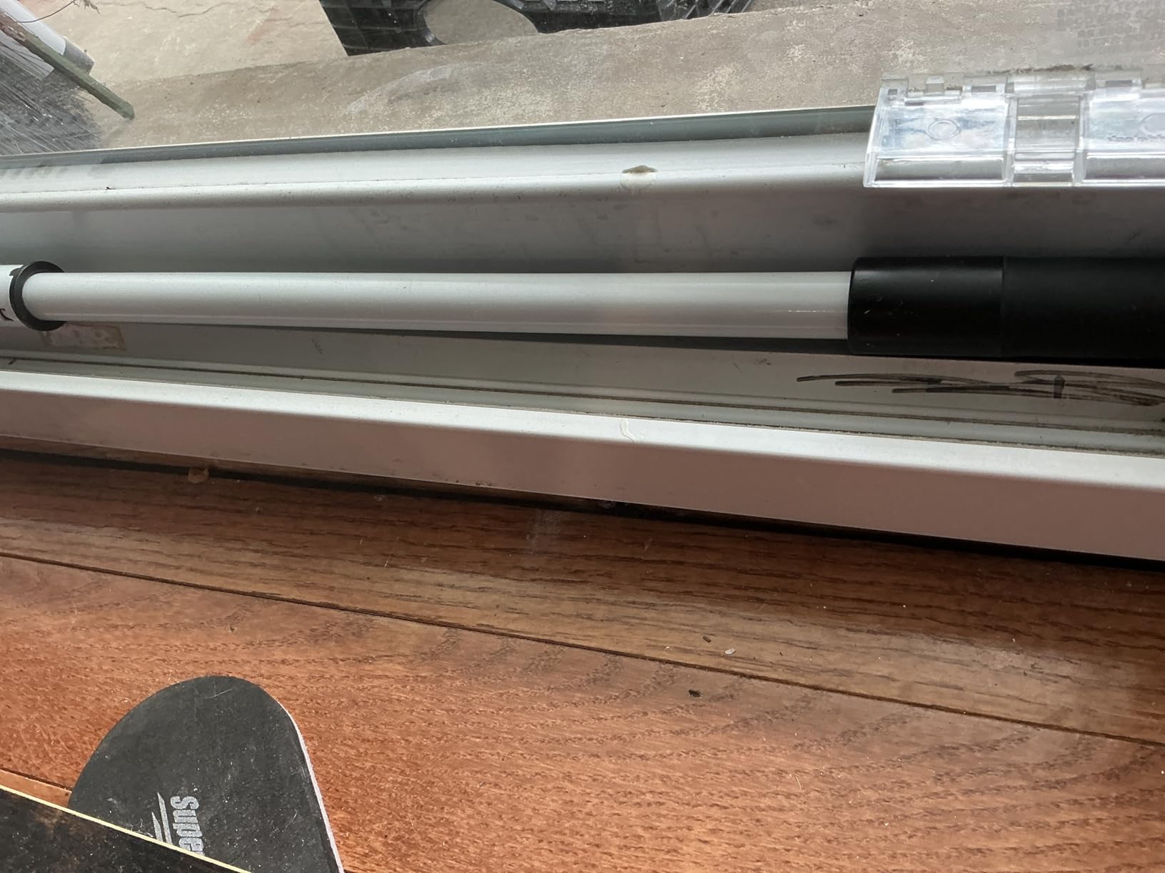 AceMining Sliding Door Security Bar,Heavy Duty Sliding Patio Door Lock Bar, 20-50inch Adjustable Multi-use Window Security Bars, Sliding Door Stopper,White,1Pack customer photo 1