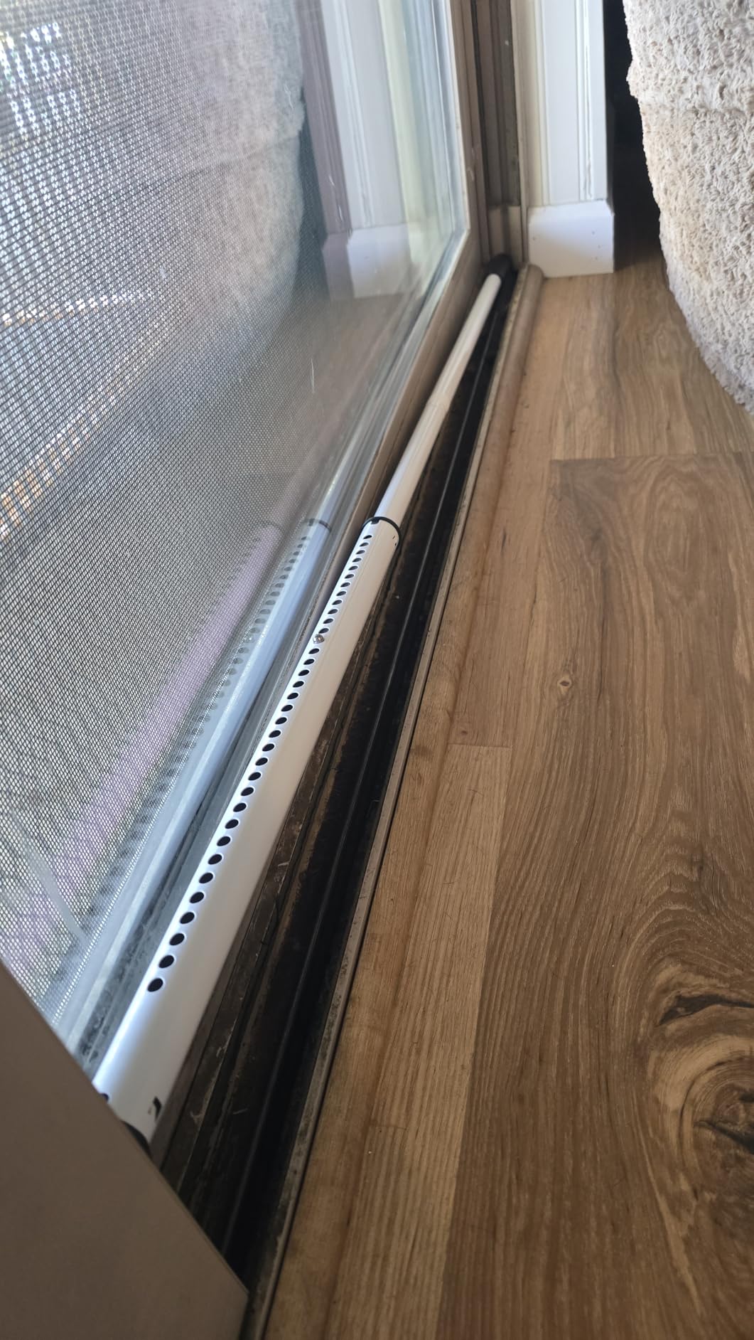 AceMining Sliding Door Security Bar,Heavy Duty Sliding Patio Door Lock Bar, 20-50inch Adjustable Multi-use Window Security Bars, Sliding Door Stopper,White,1Pack customer photo 2
