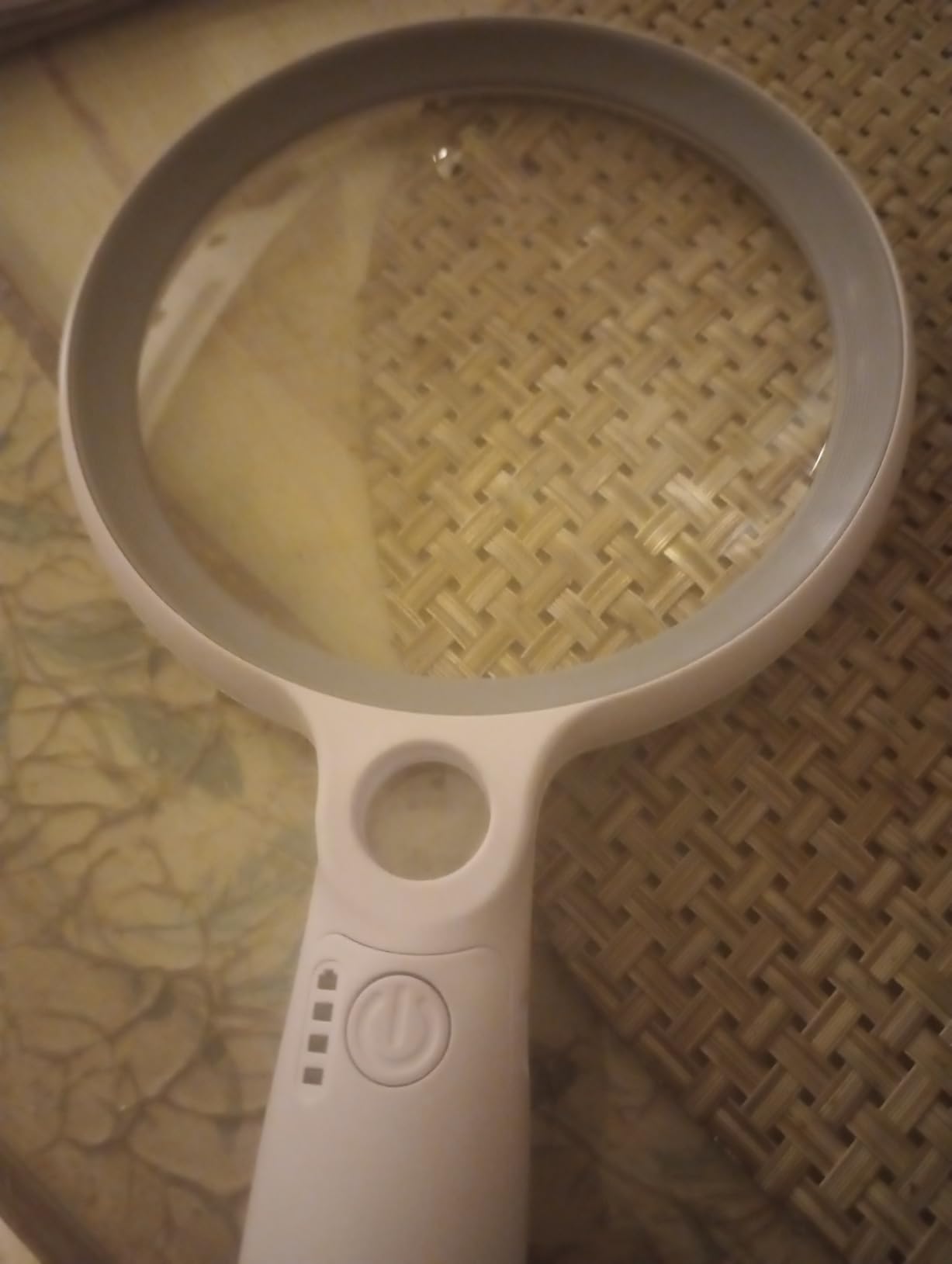 Large Magnifying Glass with 37 LED Light, 10X 20X 45X Handheld Illuminated Lighted Magnifier with 3 Light Modes Rechargeable Magnifying Glass for Seniors Reading, Inspection customer photo 1