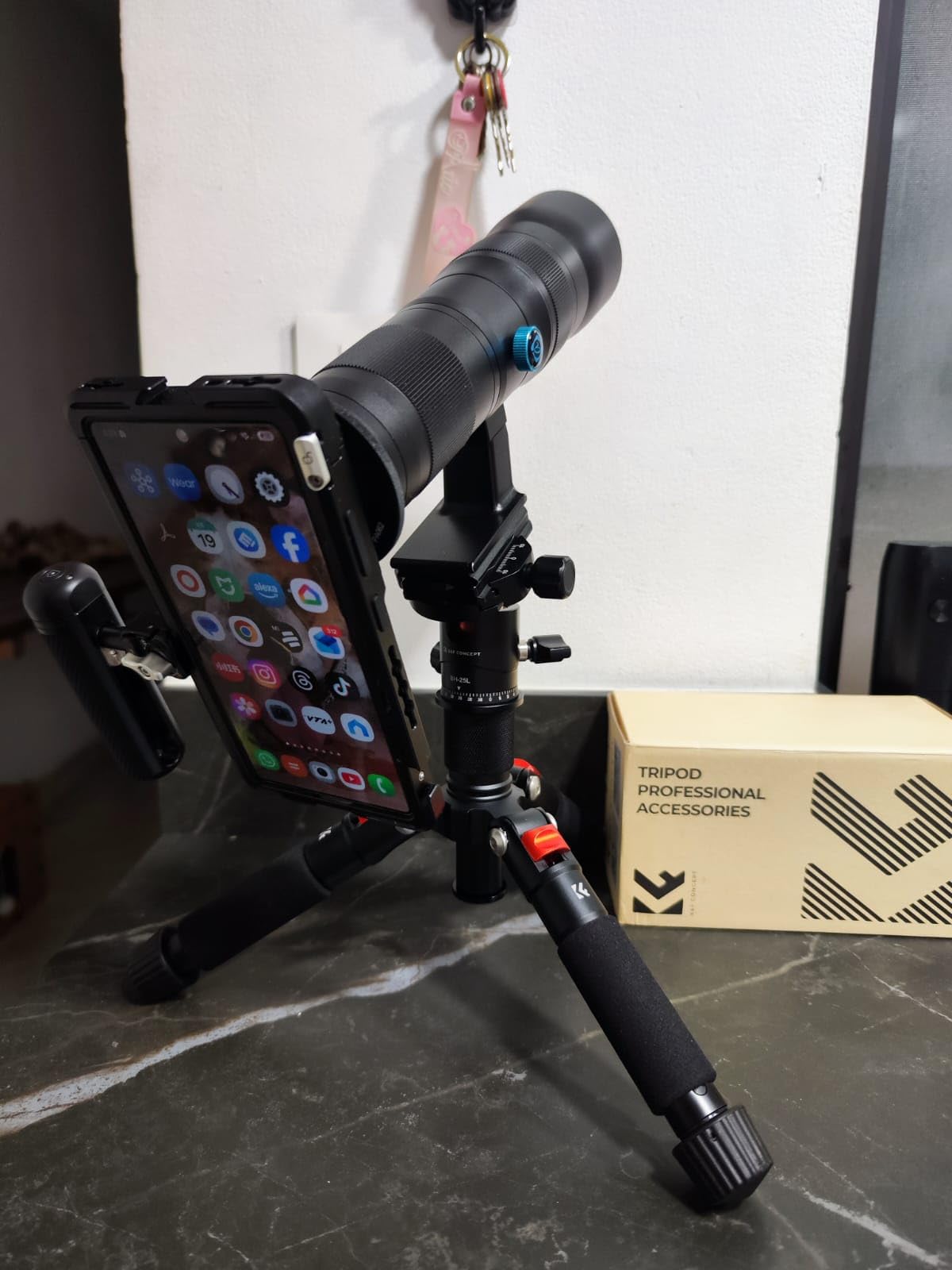 K&F CONCEPT Mini Desktop Tripod, 20.5''/ 52cm Compact Desk Tripod with 360 Degree Ball Head, 1/4 inch Quick Release Plate for Camera Video Camcorder customer photo 1