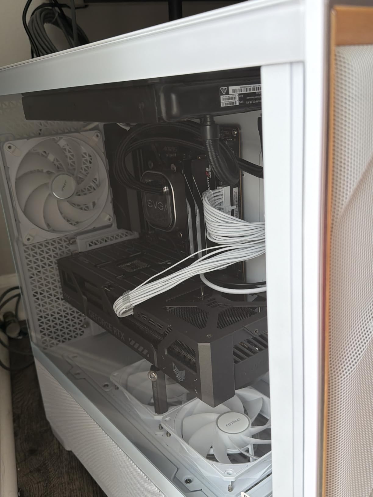 Antec Flux Pro, 6 x PWM Fans Included, High-Airflow Front Panel with Walnut Wood, iShift PSU 90 Degree Mount, USB3.0 x 2, Type-C, 420mm Radiator Support, Temp. Display, Full-Tower E-ATX PC Case customer photo 2