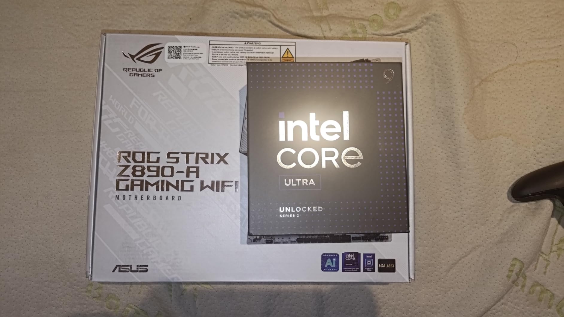 Intel Core Ultra 9 Desktop Processor 285K - 24 cores (8 P-cores + 16 E-cores) and 24 threads - Up to 5.7 GHz unlocked - 40 MB Cache - Compatible with Intel 800 series chipset-based motherboards customer photo 1