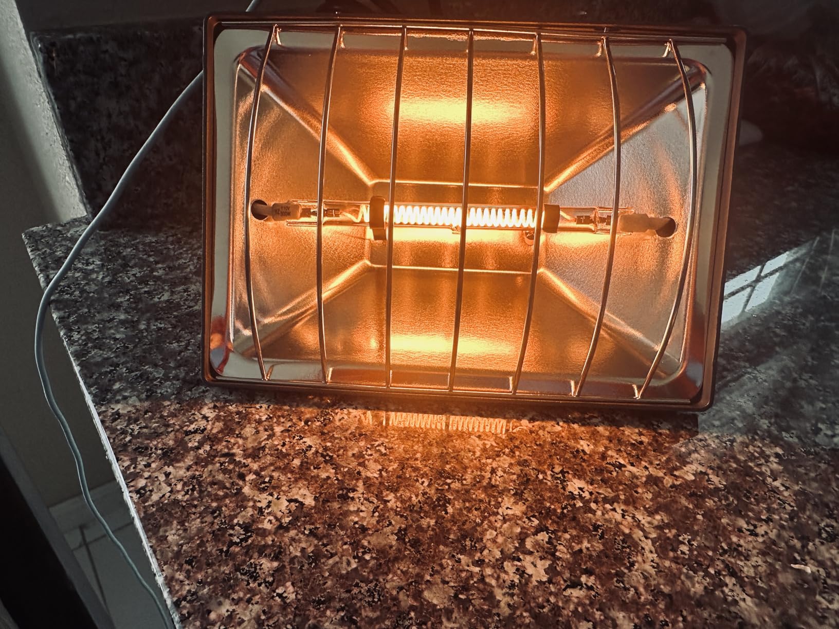 Brooder Heater for 30 Chicks Or Ducklings, 7.86ft Cord Brooder Heating Plate & Heat Lamp Chicken Coop House with Adjustable Temp & Hanging Height for Livestock Pet Supplies customer photo 1