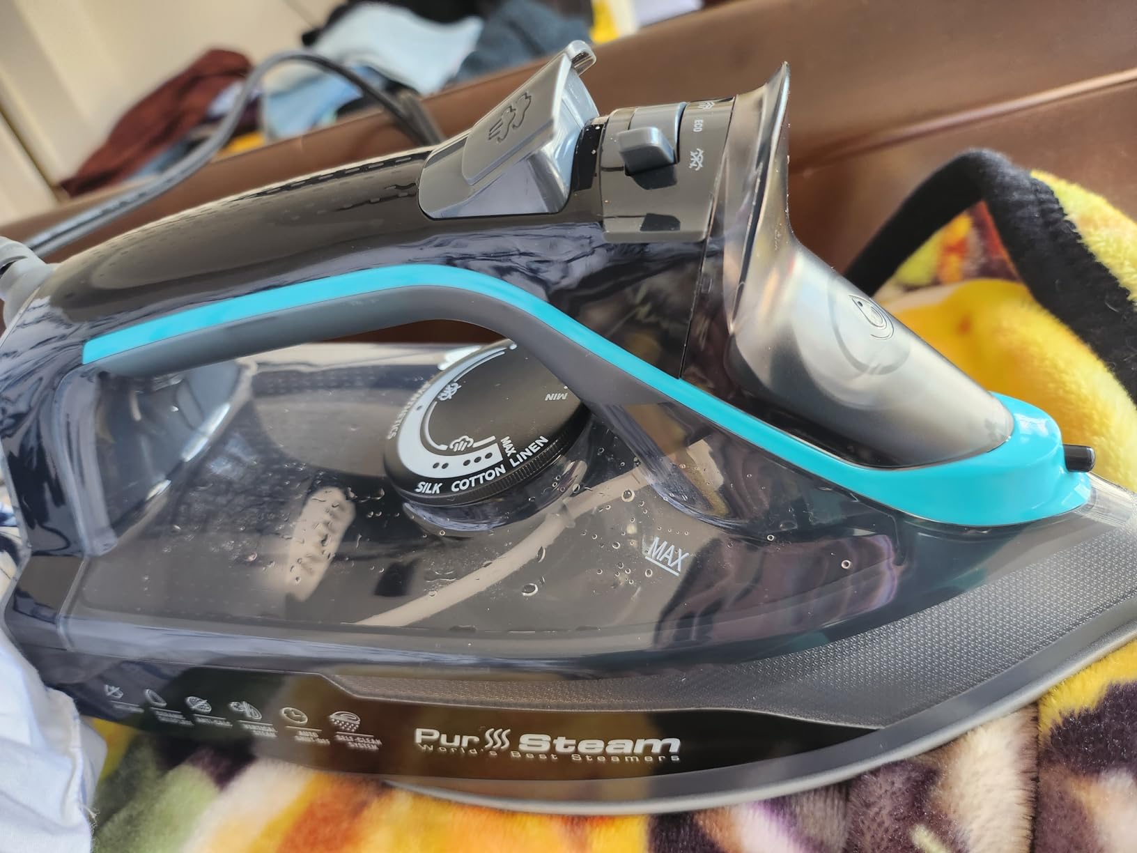 Pursteam SteamBurst+ 1750W Steam Iron, Ceramic Soleplate, Adjustable Steam, Burst of Steam, Self-Clean, Anti-Calc, Anti-Drip, Powerful & Long-Lasting Steam for All Fabrics customer photo 2