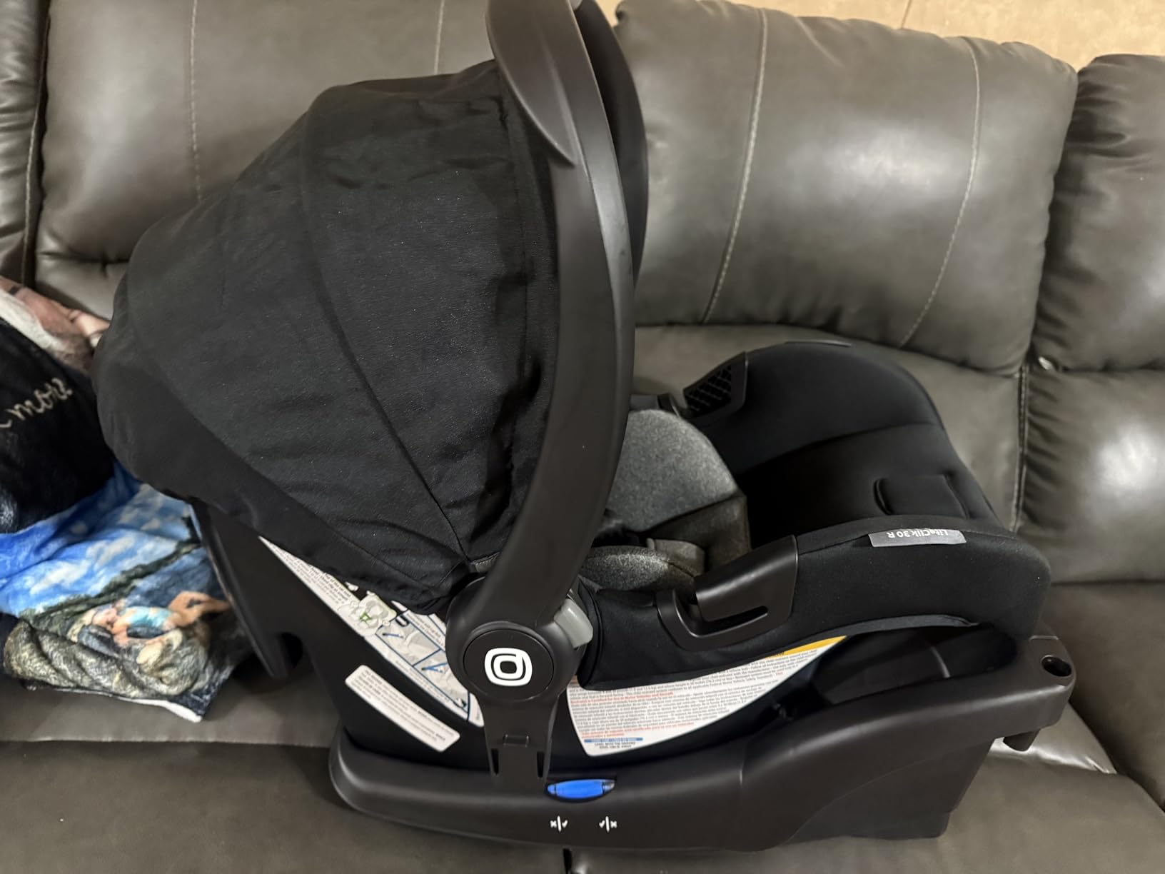 Diono LiteClik 30 R SafePlus Infant Car Seat and Base, Rear-Facing for Infants 4-30lbs, with Infant Insert, UPF 50+ Sunshade customer photo 1