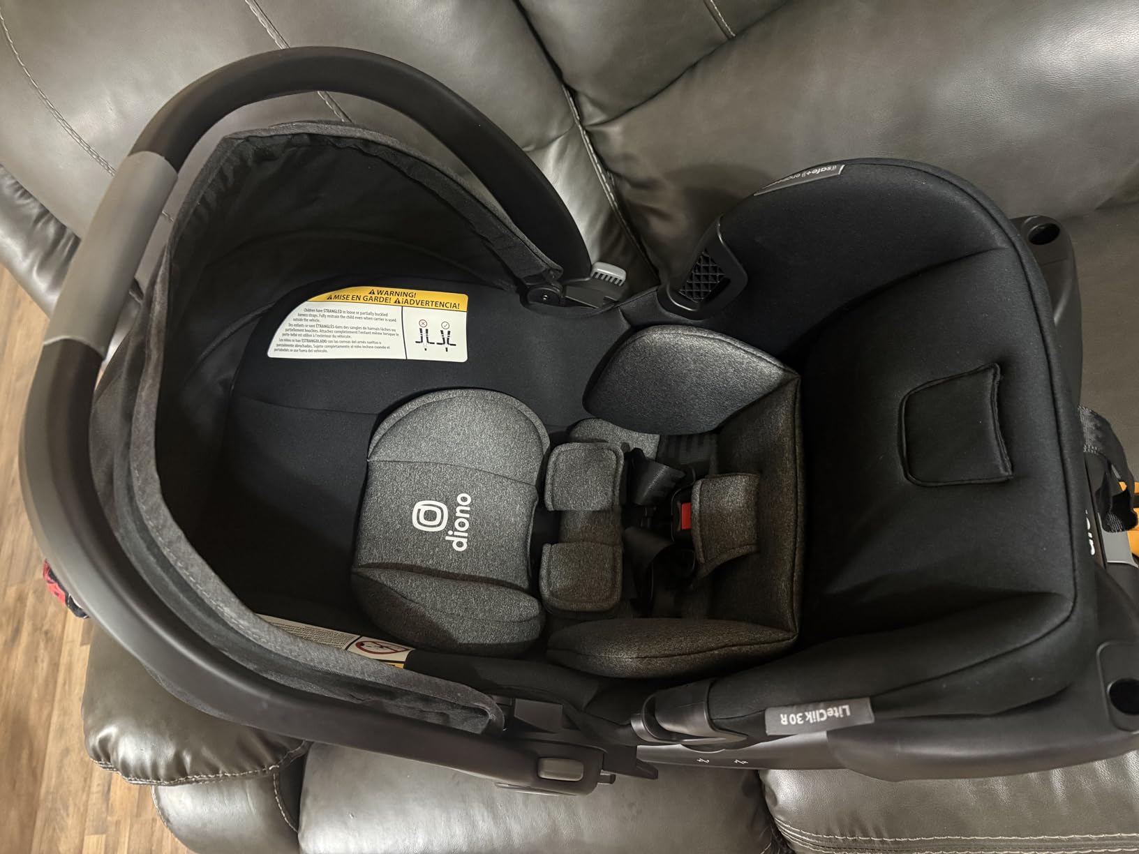Diono LiteClik 30 R SafePlus Infant Car Seat and Base, Rear-Facing for Infants 4-30lbs, with Infant Insert, UPF 50+ Sunshade customer photo 2